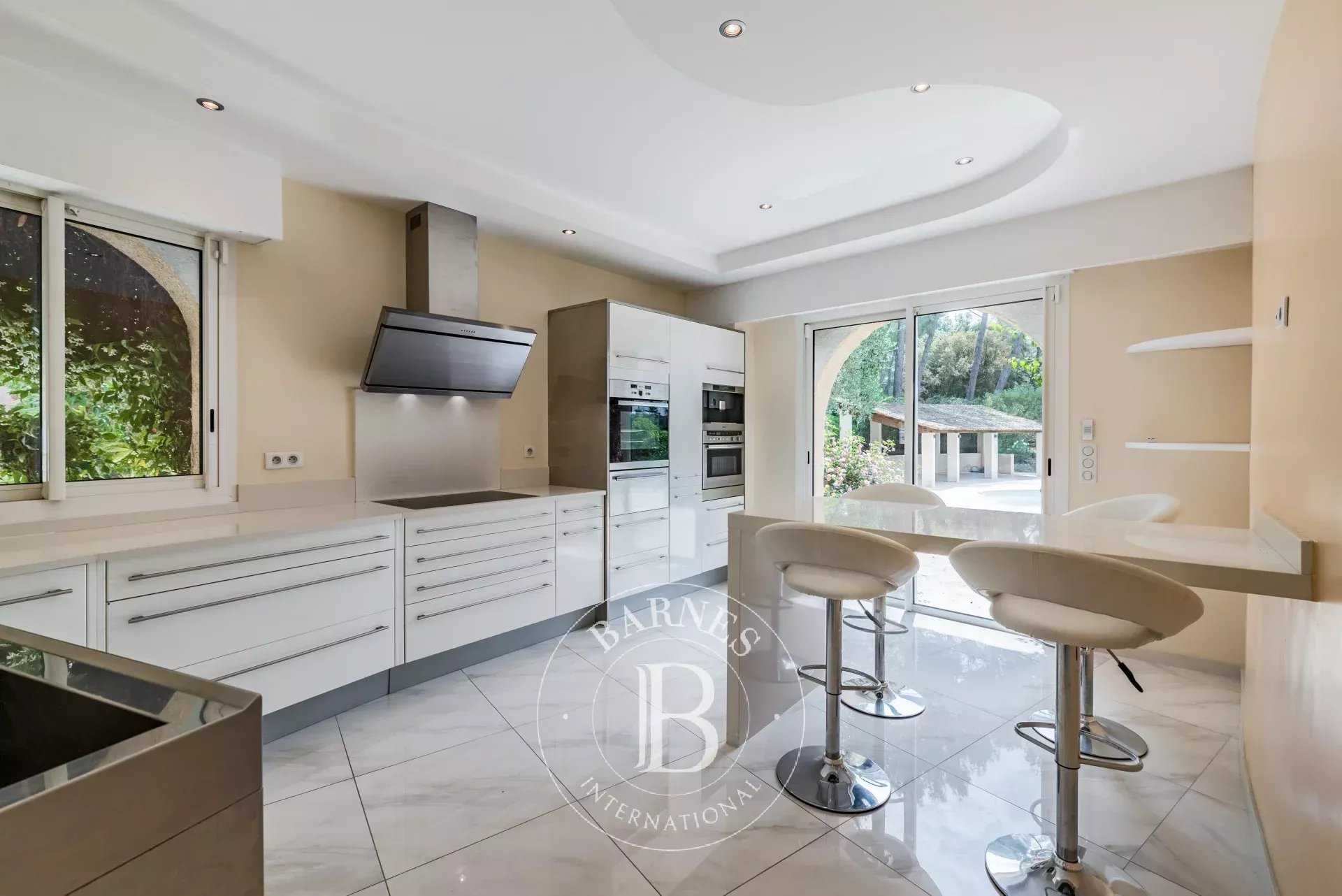 Mouans-Sartoux  - Villa 12 Pi&egrave;ces 7 Chambres