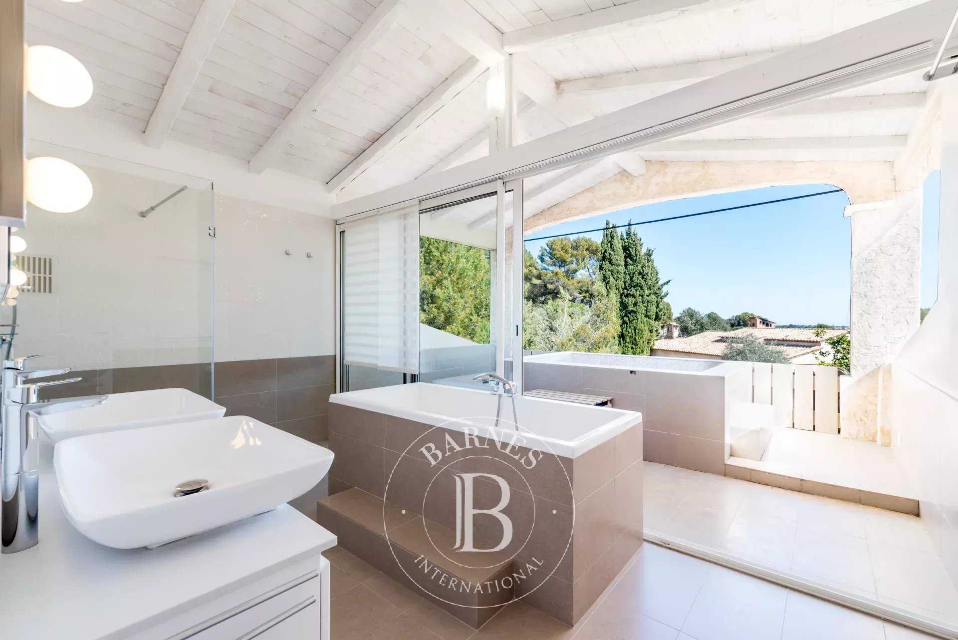 Biot  - Villa 8 Pi&egrave;ces 6 Chambres