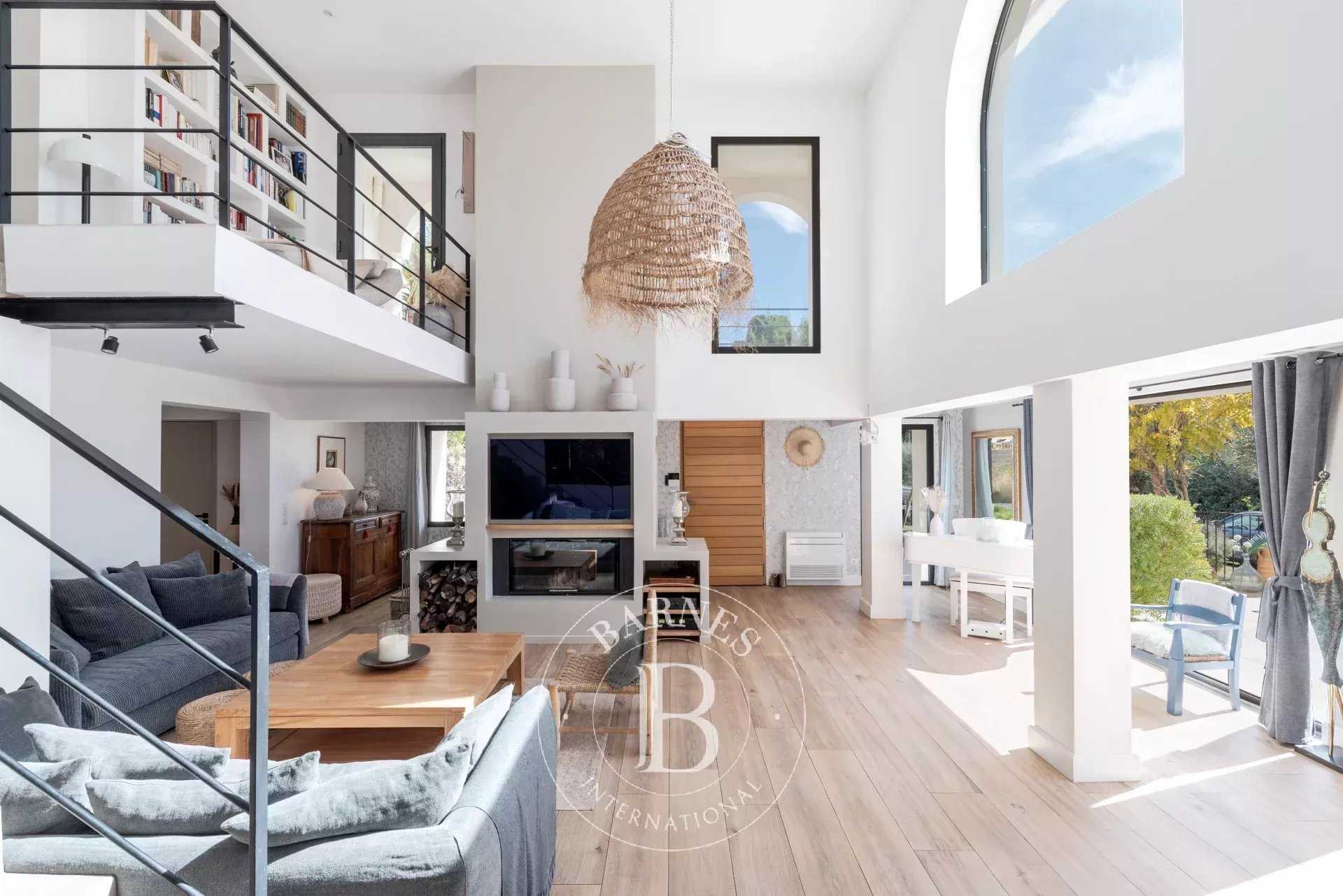 Roquefort-les-Pins  - Villa 15 Pi&egrave;ces 9 Chambres