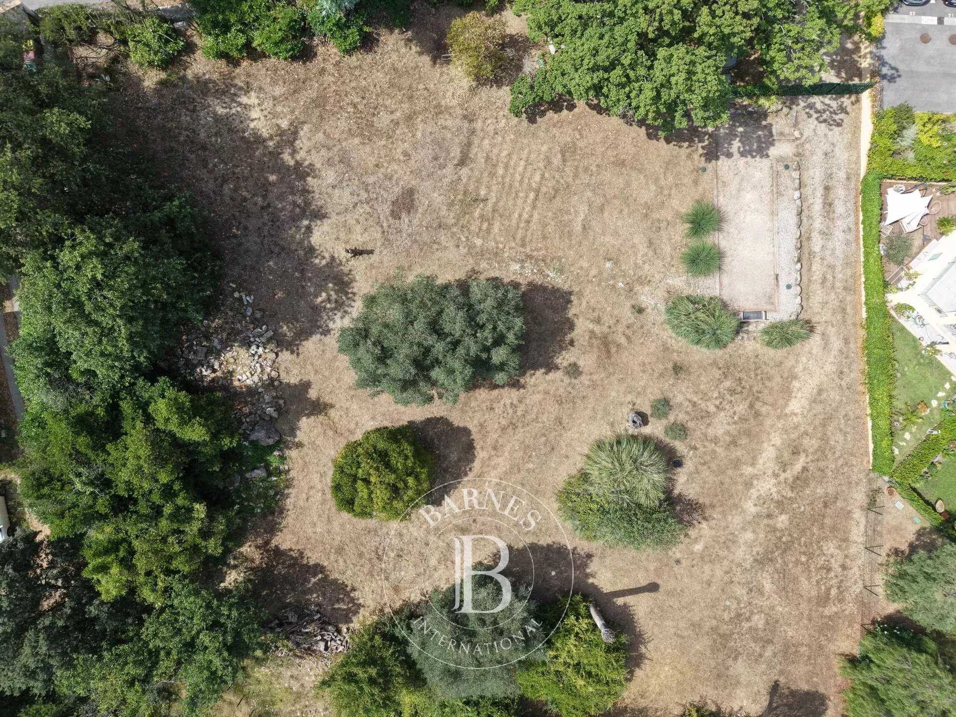 Roquefort-les-Pins  - Building land 