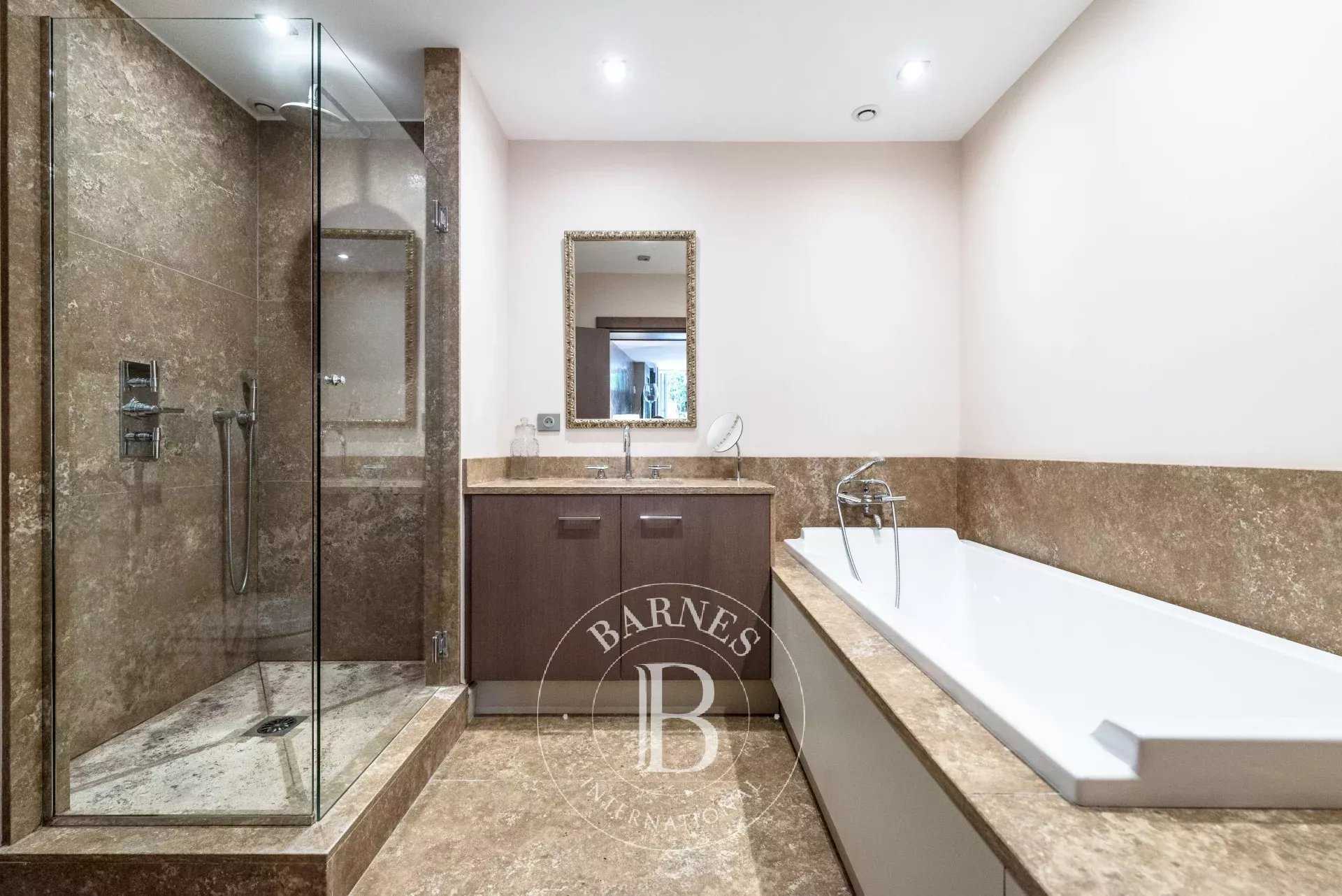 Mougins  - Villa 8 Pi&egrave;ces 5 Chambres