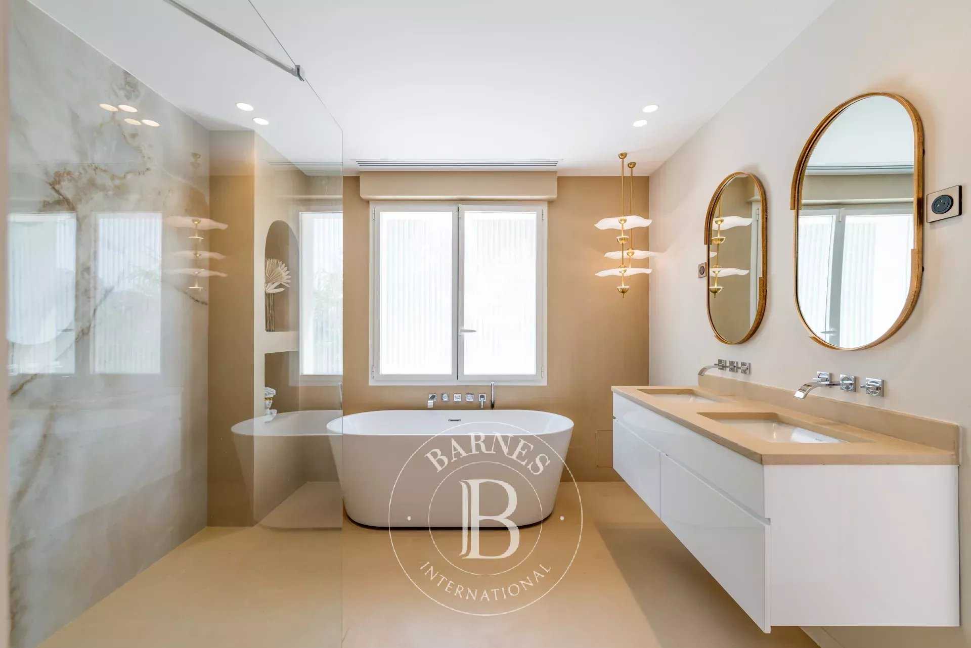 Mougins  - Villa 7 Pi&egrave;ces 5 Chambres