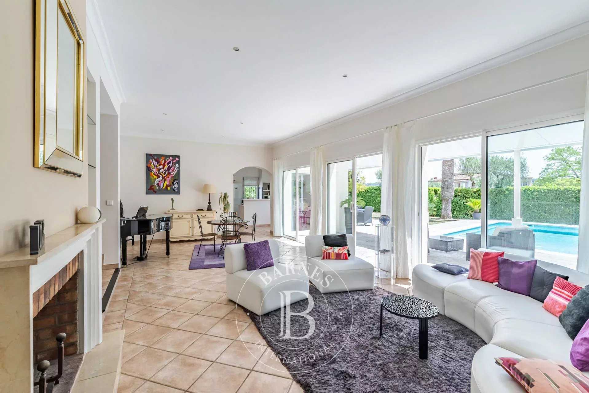 Valbonne  - Villa 7 Pi&egrave;ces 5 Chambres