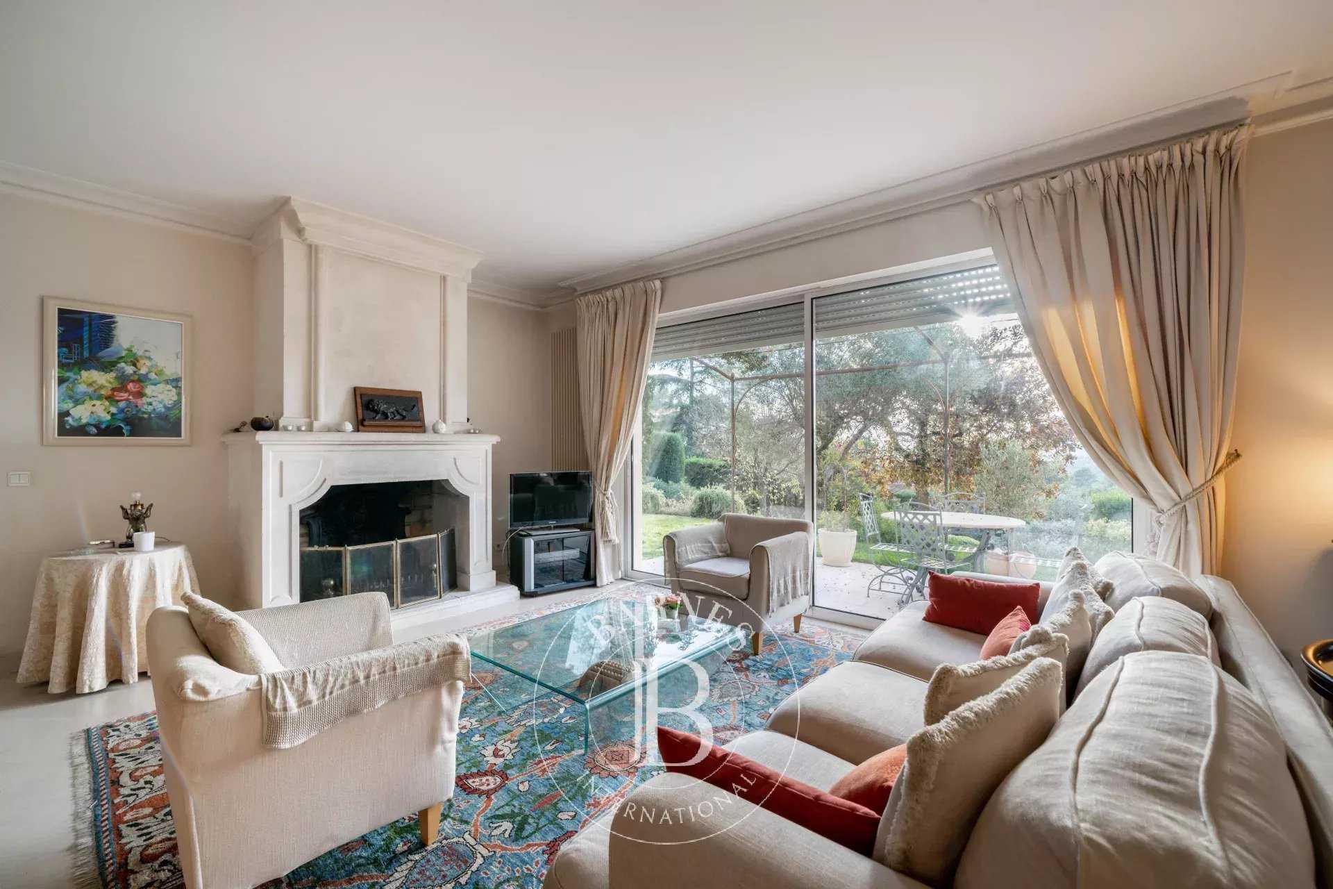 Mougins  - Villa 6 Pi&egrave;ces 4 Chambres