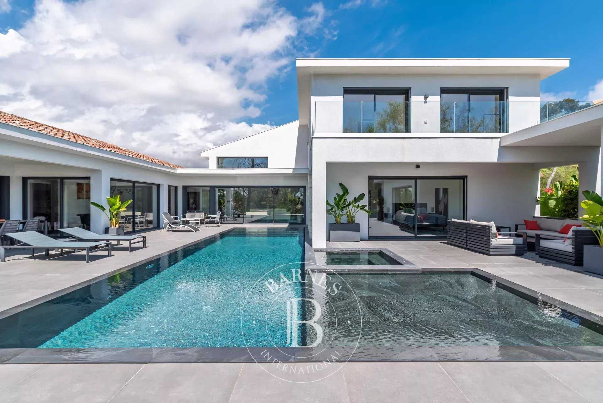 Roquefort-les-Pins  - Villa  5 Chambres