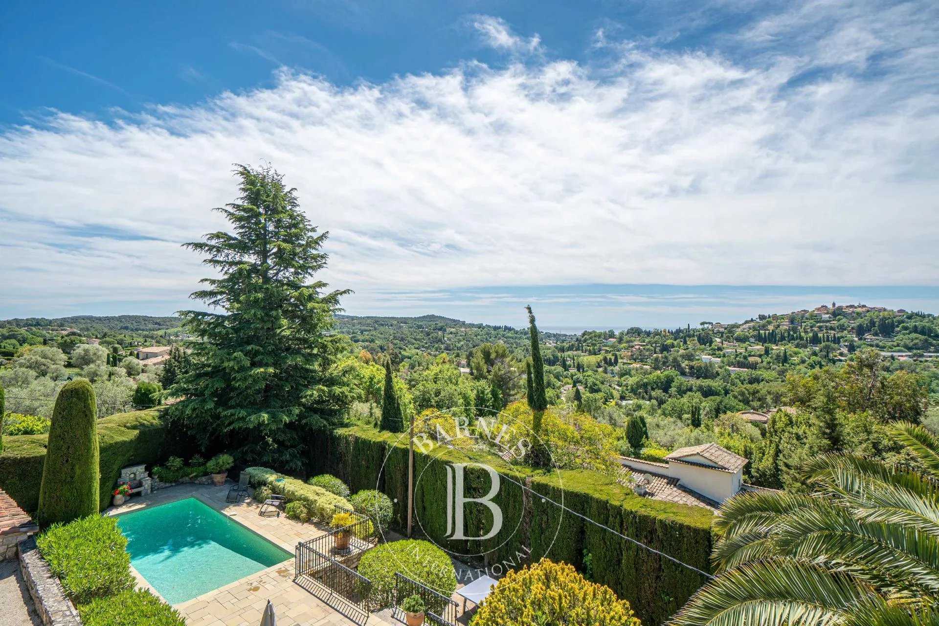 Mougins - Villa of charm - Sleeps 6 - Panoramic sea and mountain view - Swimming Pool picture 15