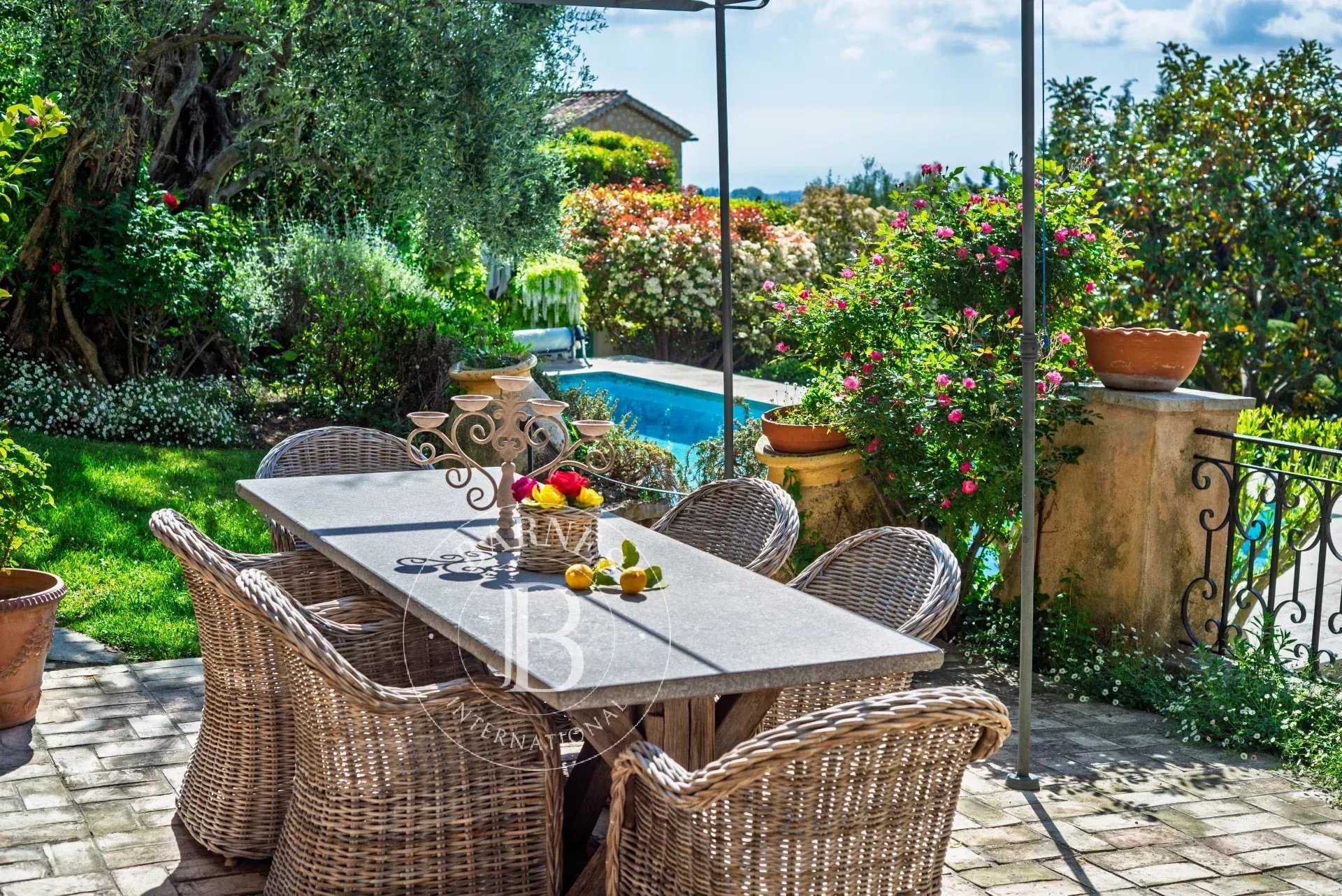 Châteauneuf-Grasse  - Villa 5 Bedrooms