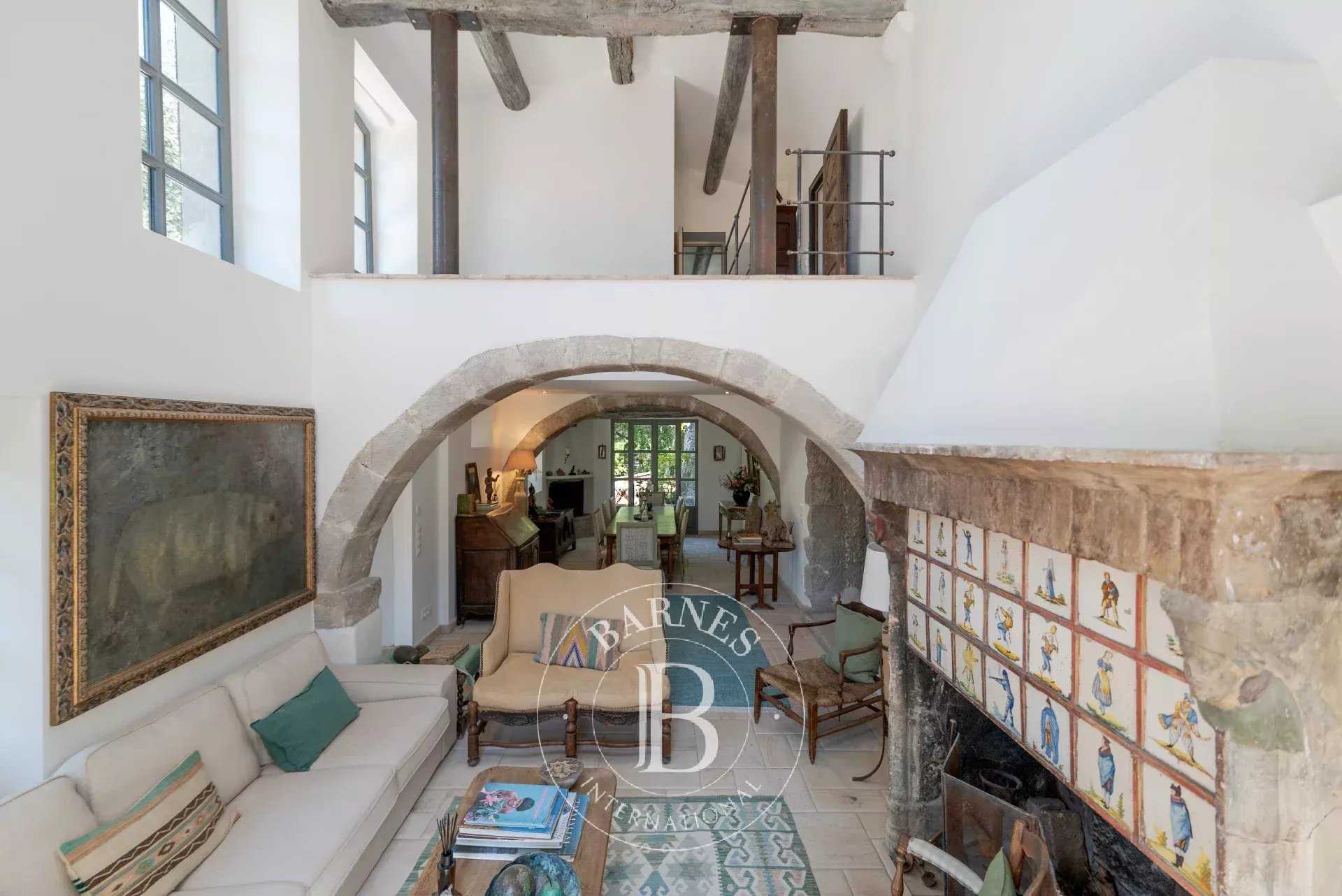 Biot  - Propriété 8 Pi&egrave;ces 6 Chambres