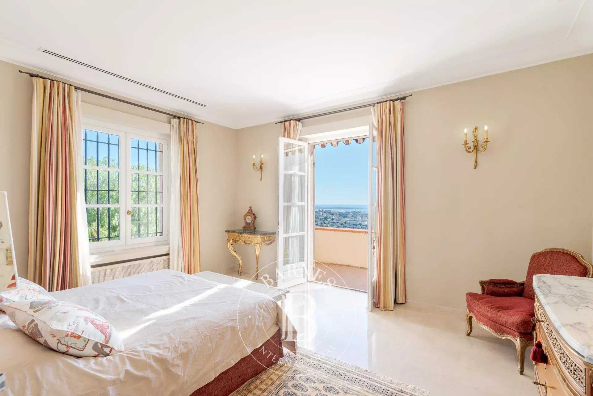 Mougins  - Villa 10 Pi&egrave;ces 5 Chambres