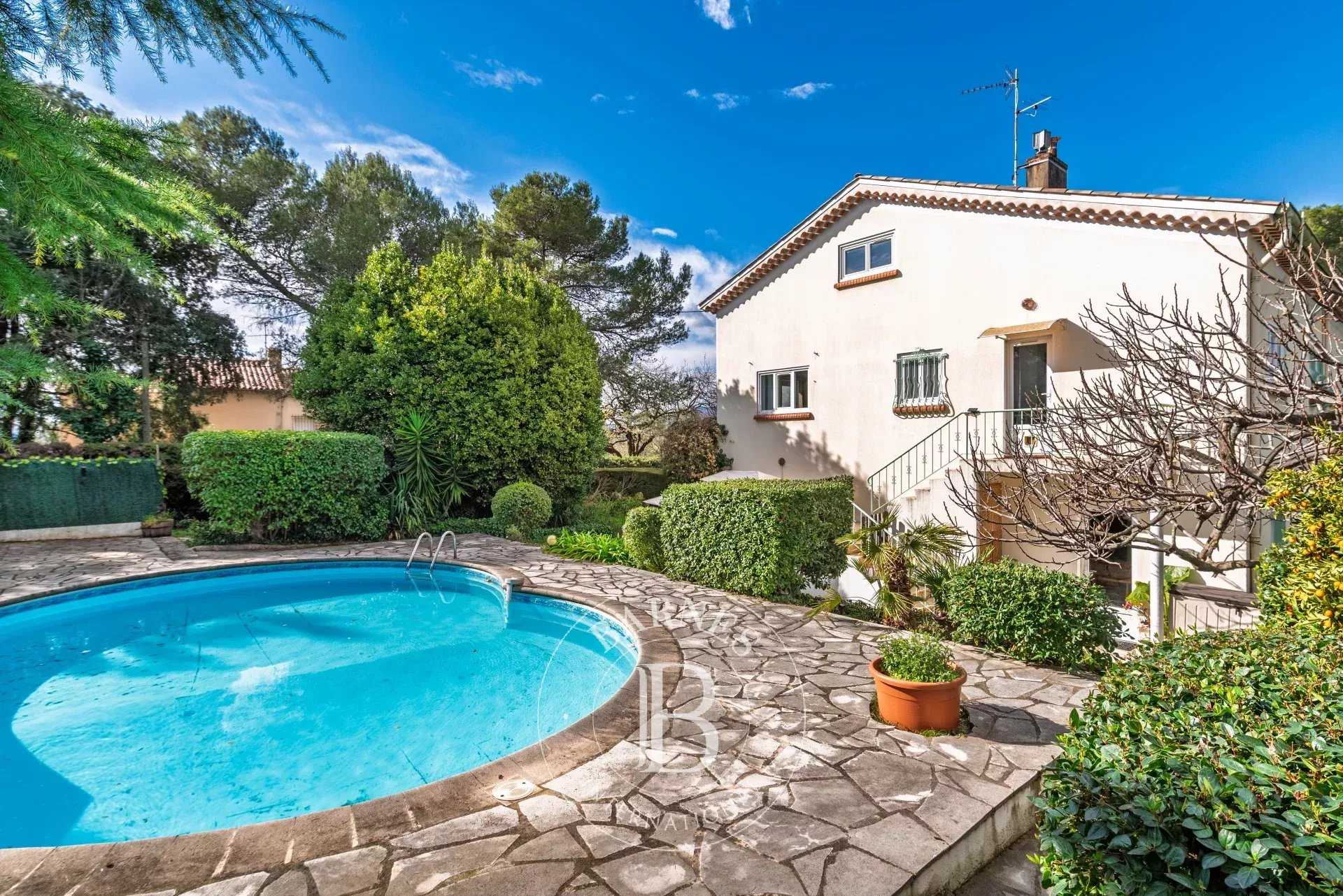 Roquefort-les-Pins  - Maison 8 Pi&egrave;ces 6 Chambres