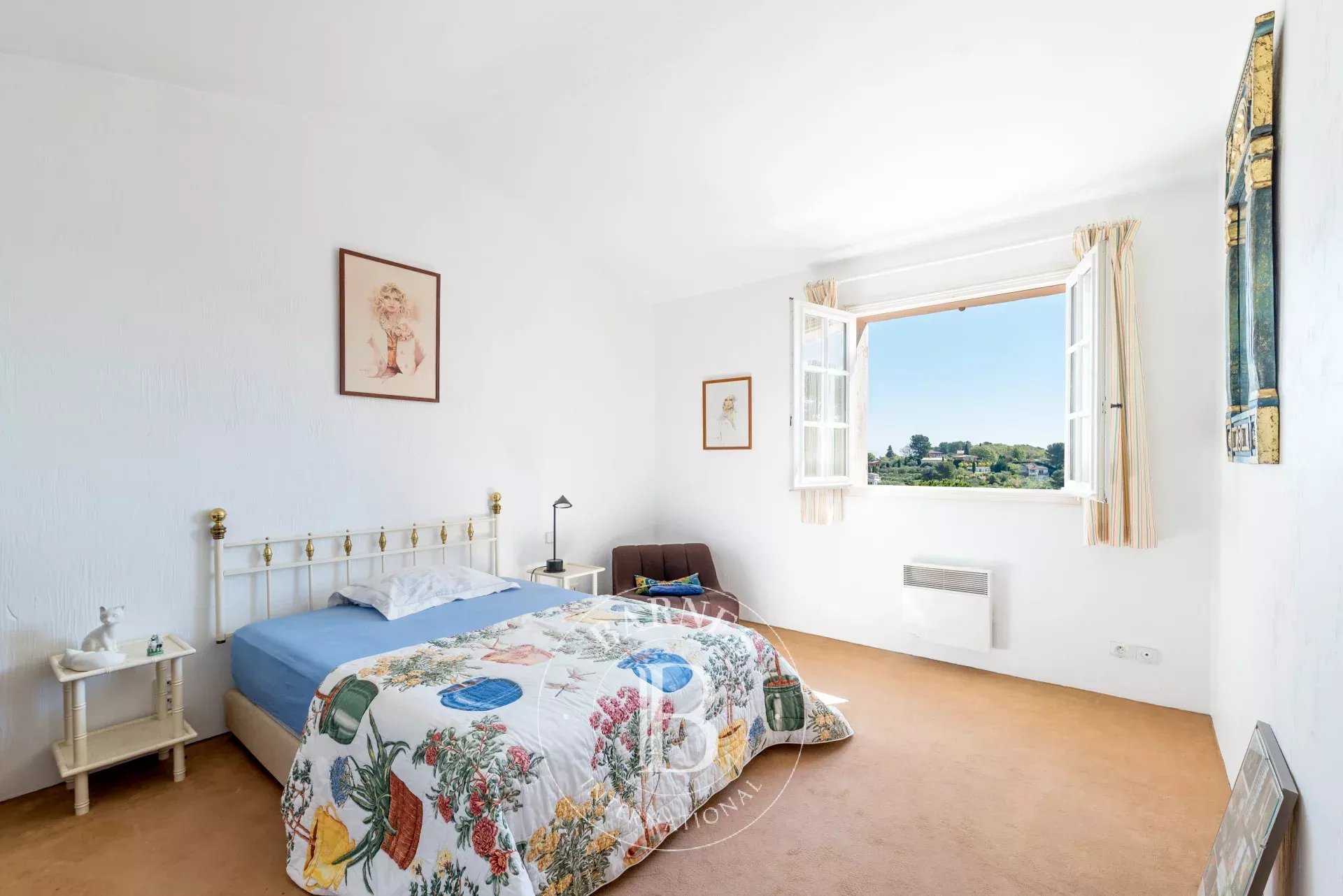 Le Rouret  - Maison 7 Pi&egrave;ces 5 Chambres