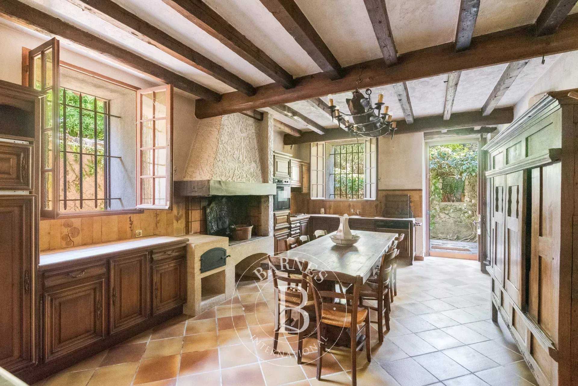 Grasse  - Maison 10 Pi&egrave;ces 5 Chambres