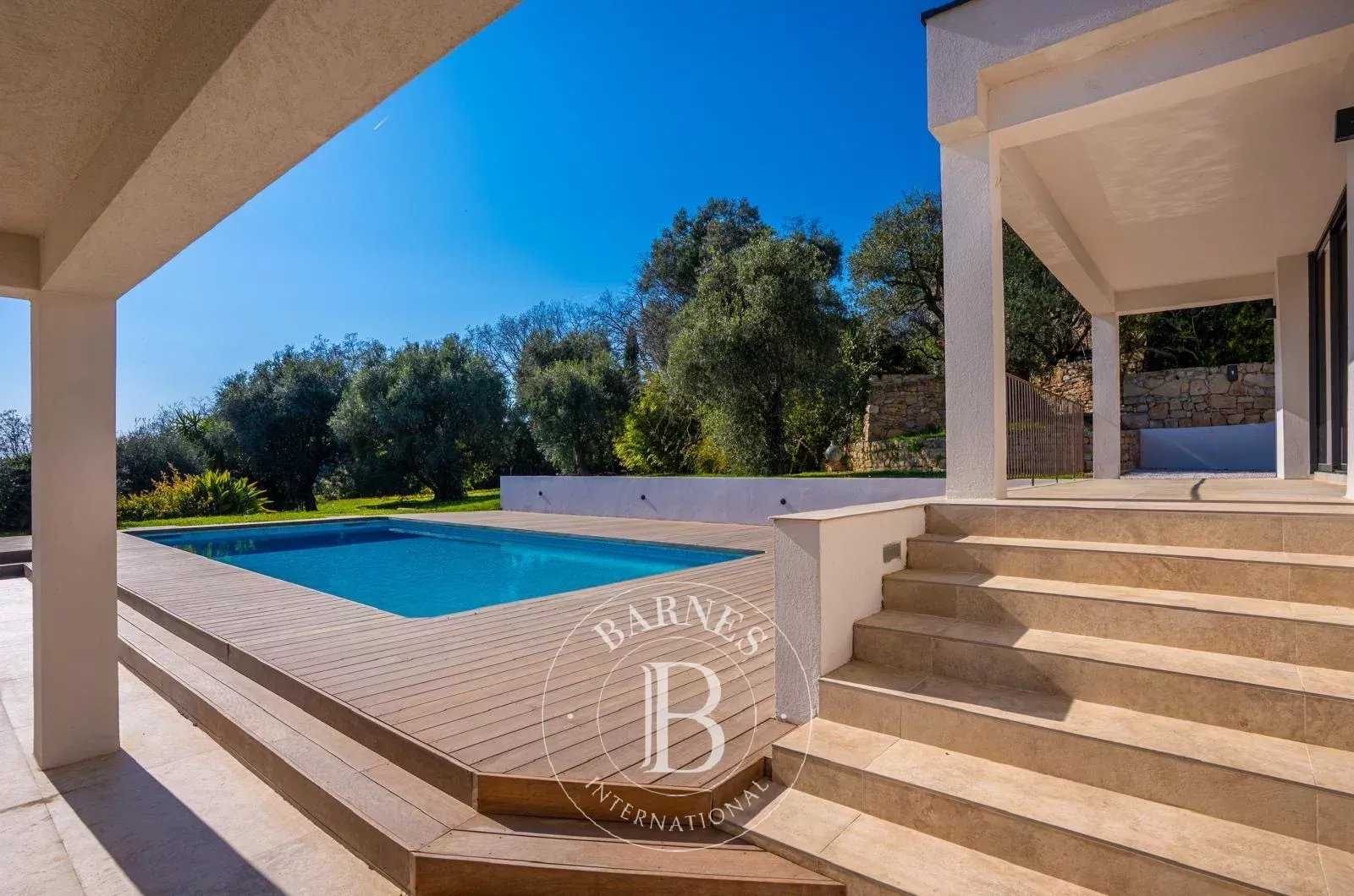 Valbonne  - Villa 8 Pi&egrave;ces 5 Chambres