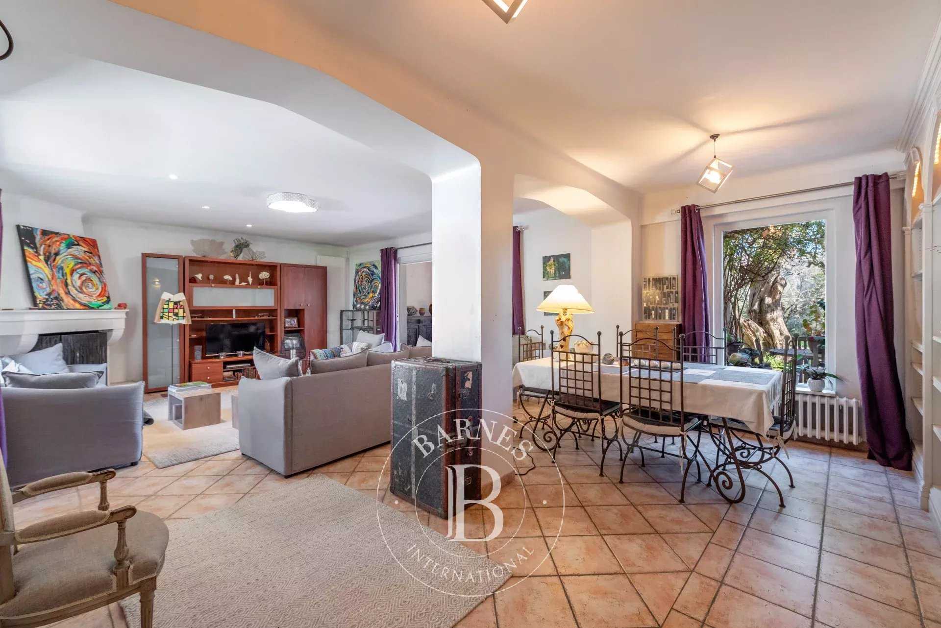 Mougins  - Maison 7 Pi&egrave;ces 5 Chambres