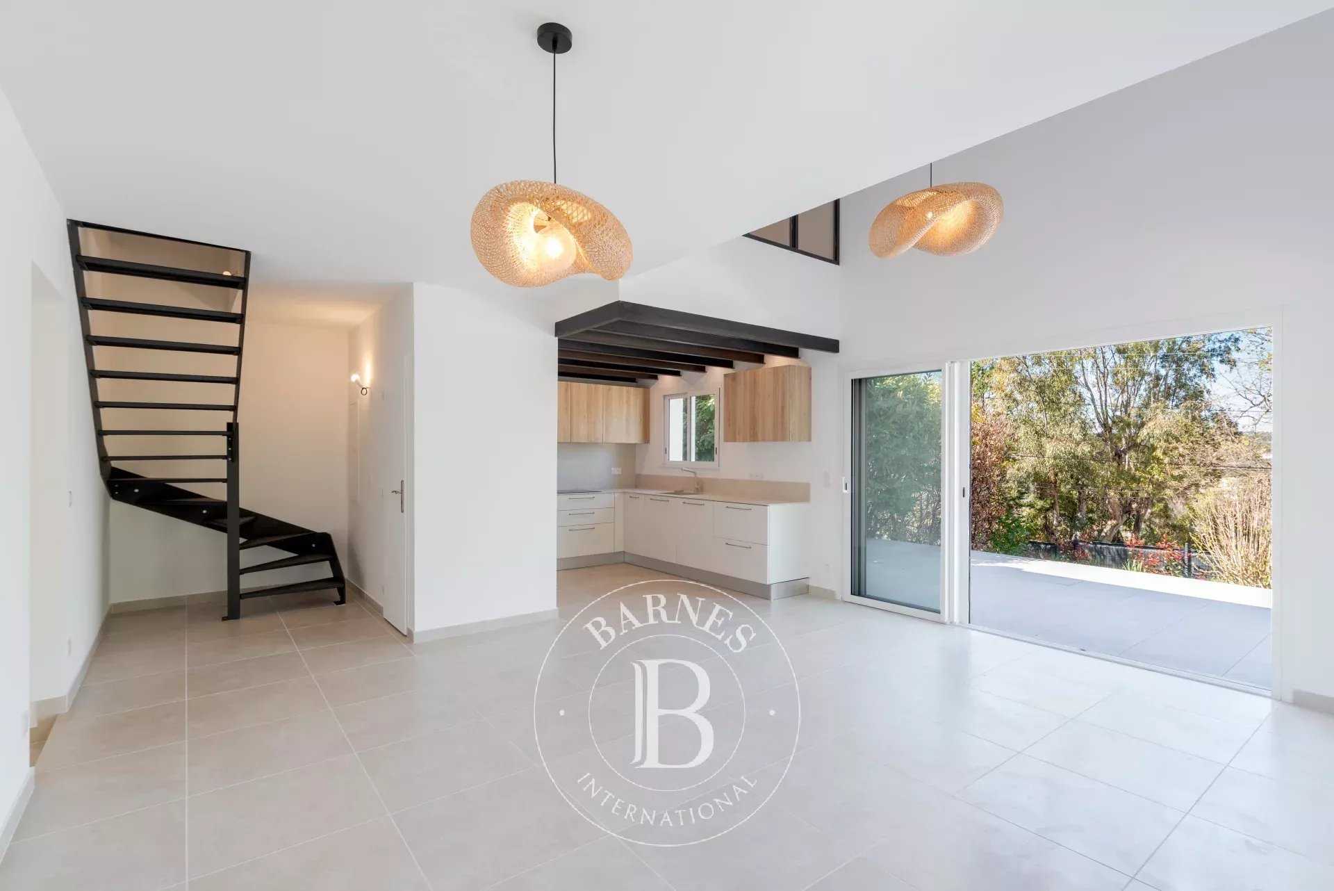 Biot  - Villa 5 Pi&egrave;ces 3 Chambres