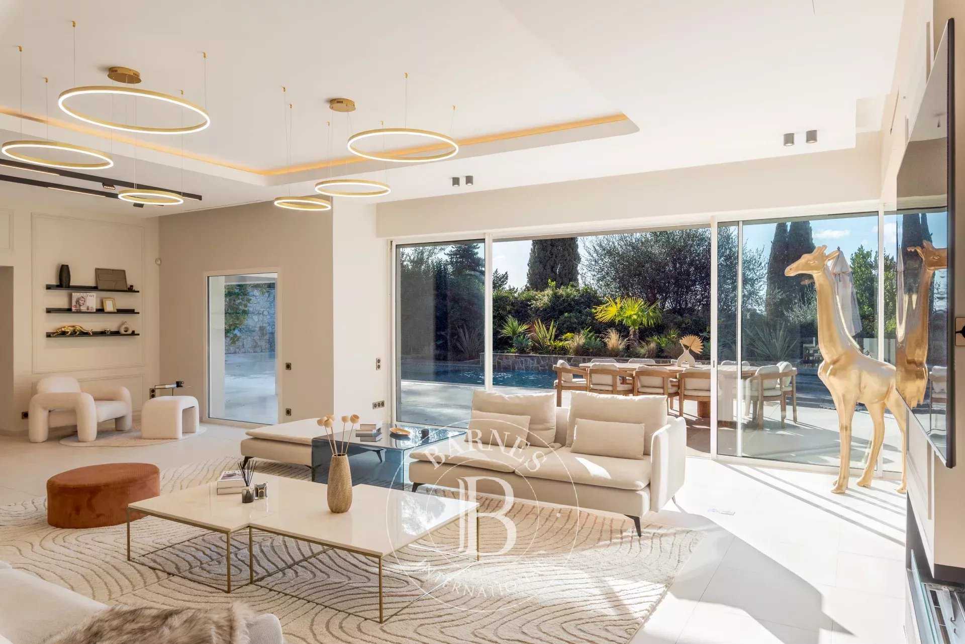 Mougins  - Villa 7 Pi&egrave;ces 5 Chambres