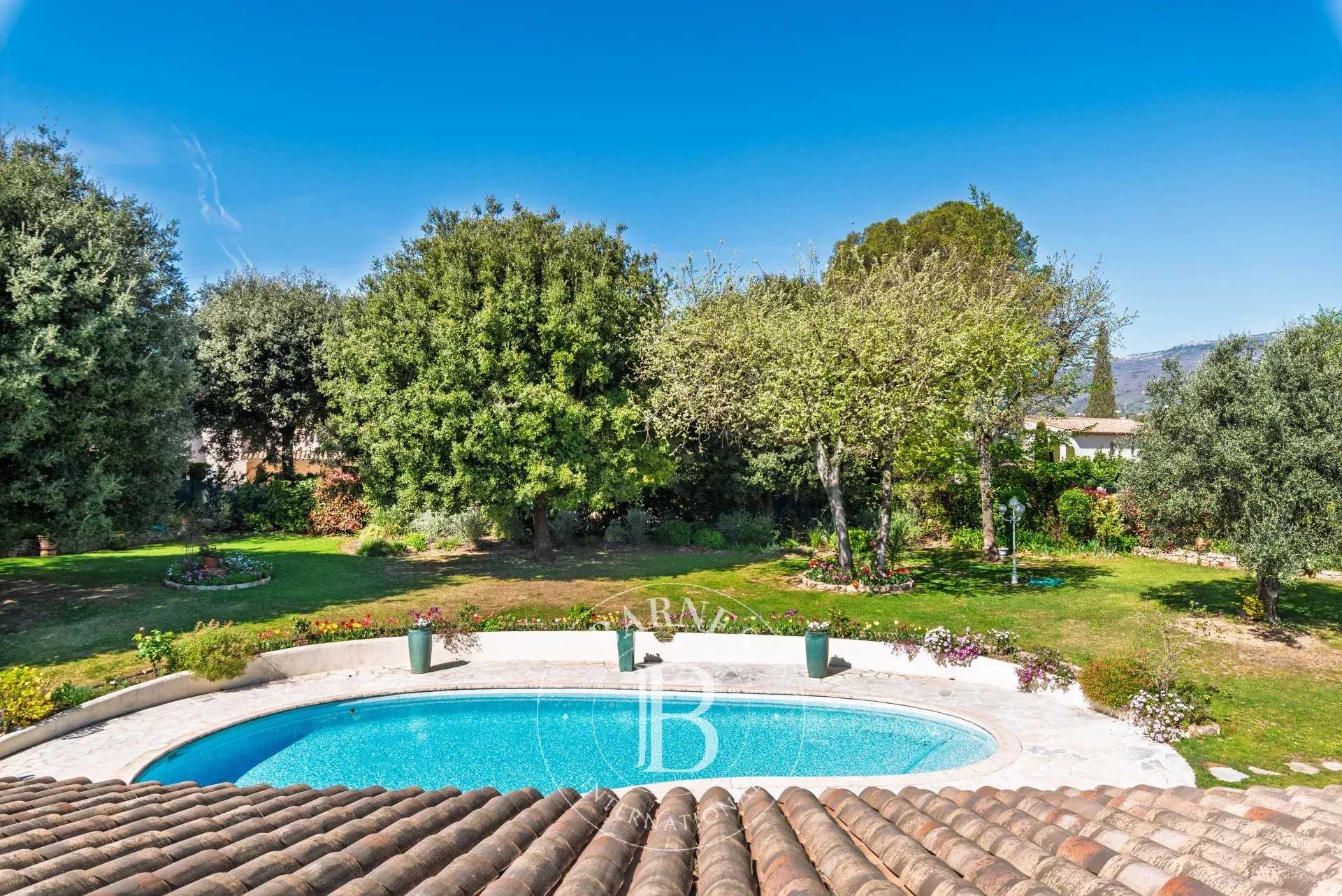 Le Rouret  - Maison 7 Pi&egrave;ces 5 Chambres