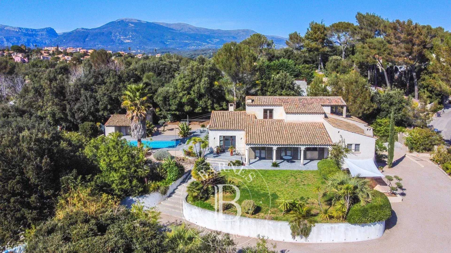 Biot  - Villa 8 Pi&egrave;ces 6 Chambres