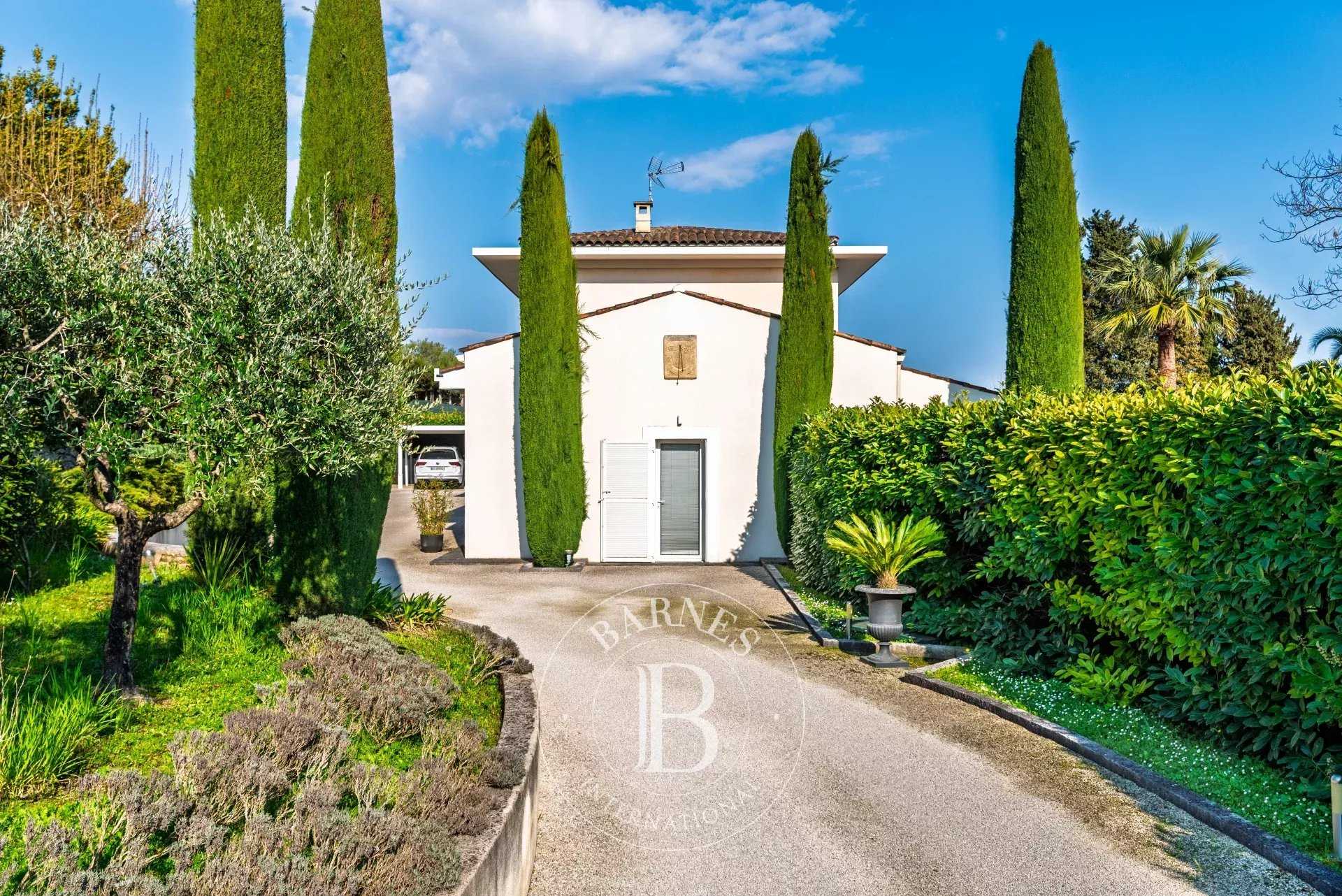 Valbonne  - Villa 7 Pi&egrave;ces 5 Chambres