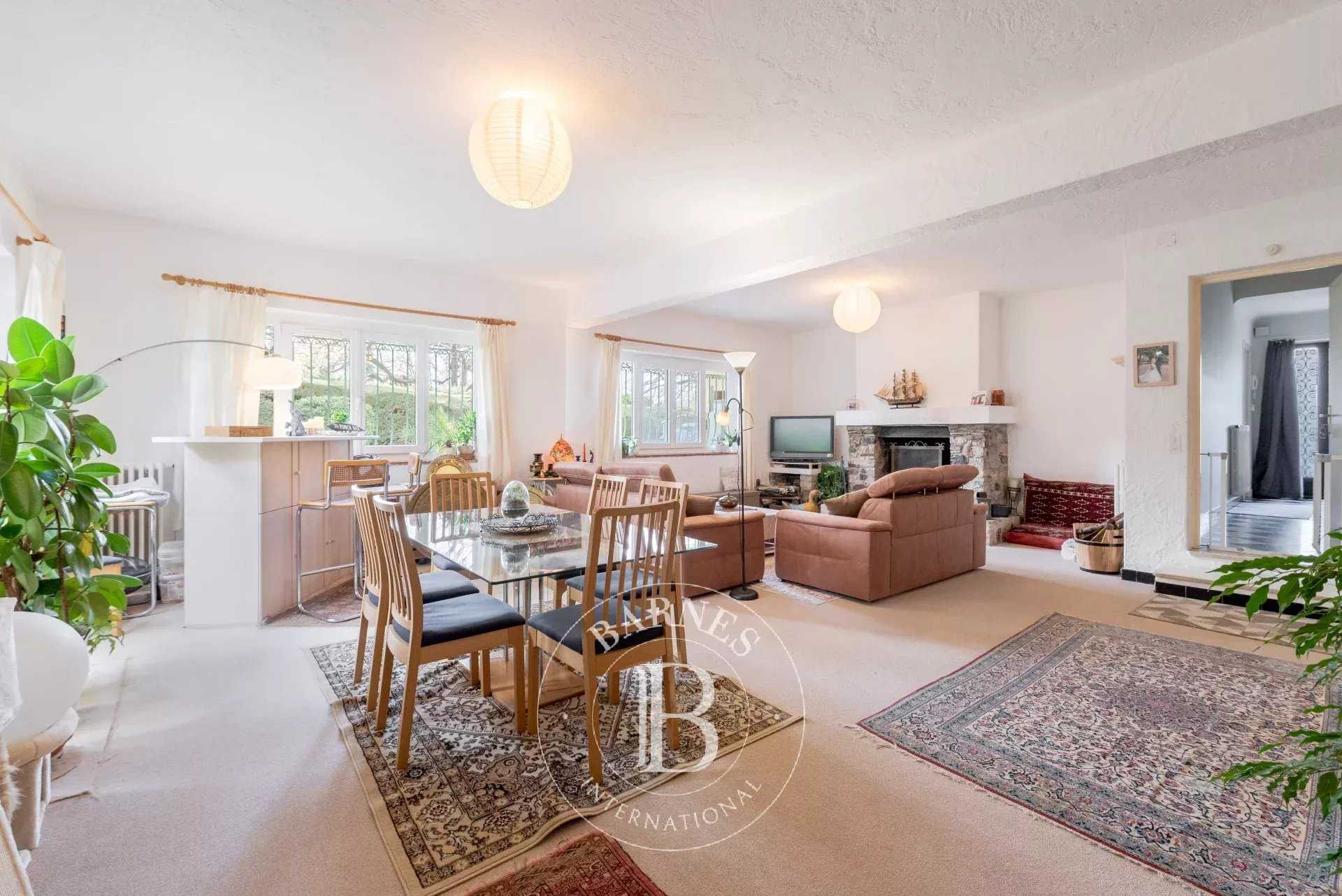 Roquefort-les-Pins  - Maison 8 Pi&egrave;ces 6 Chambres