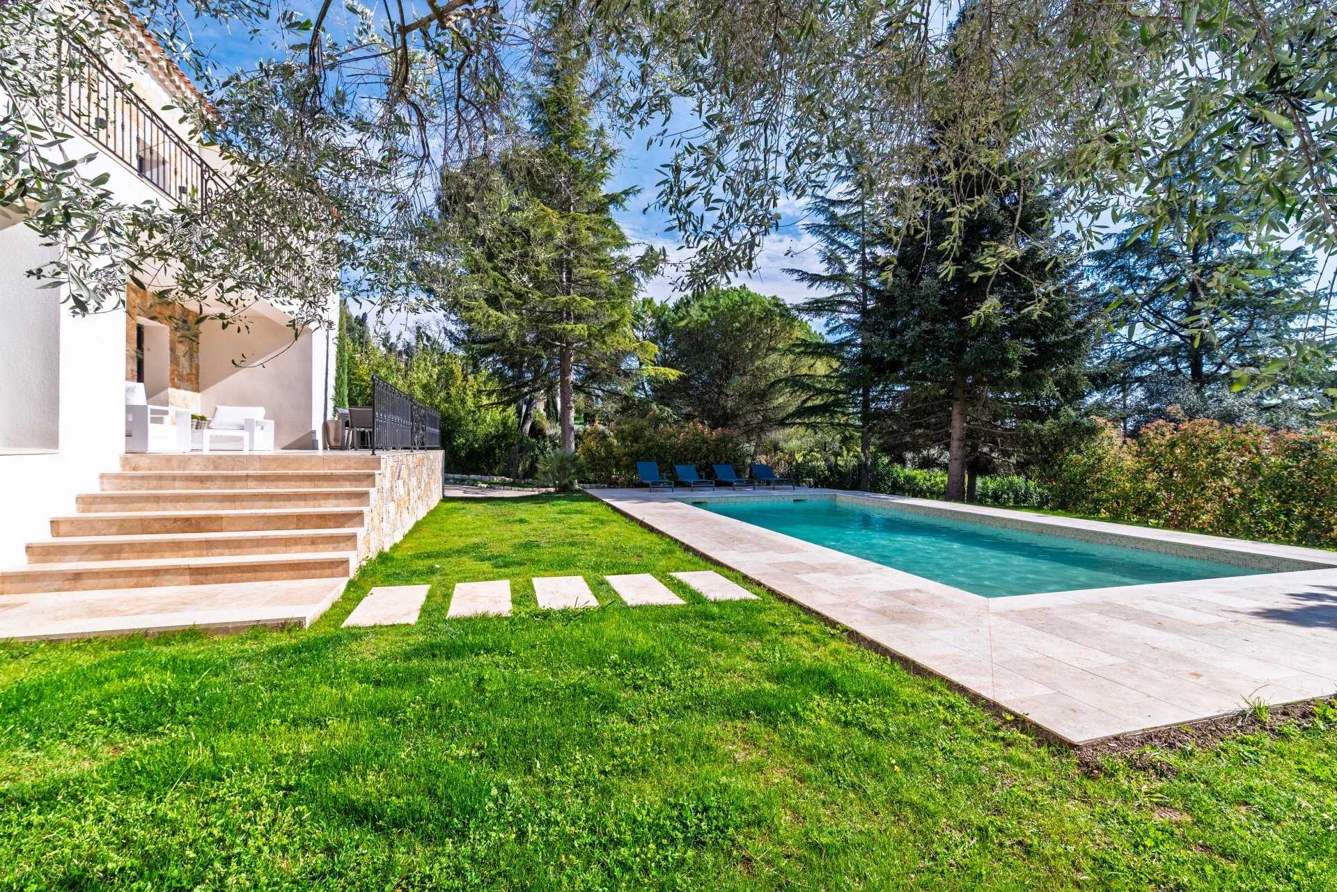 Valbonne  - Villa 8 Pi&egrave;ces 5 Chambres