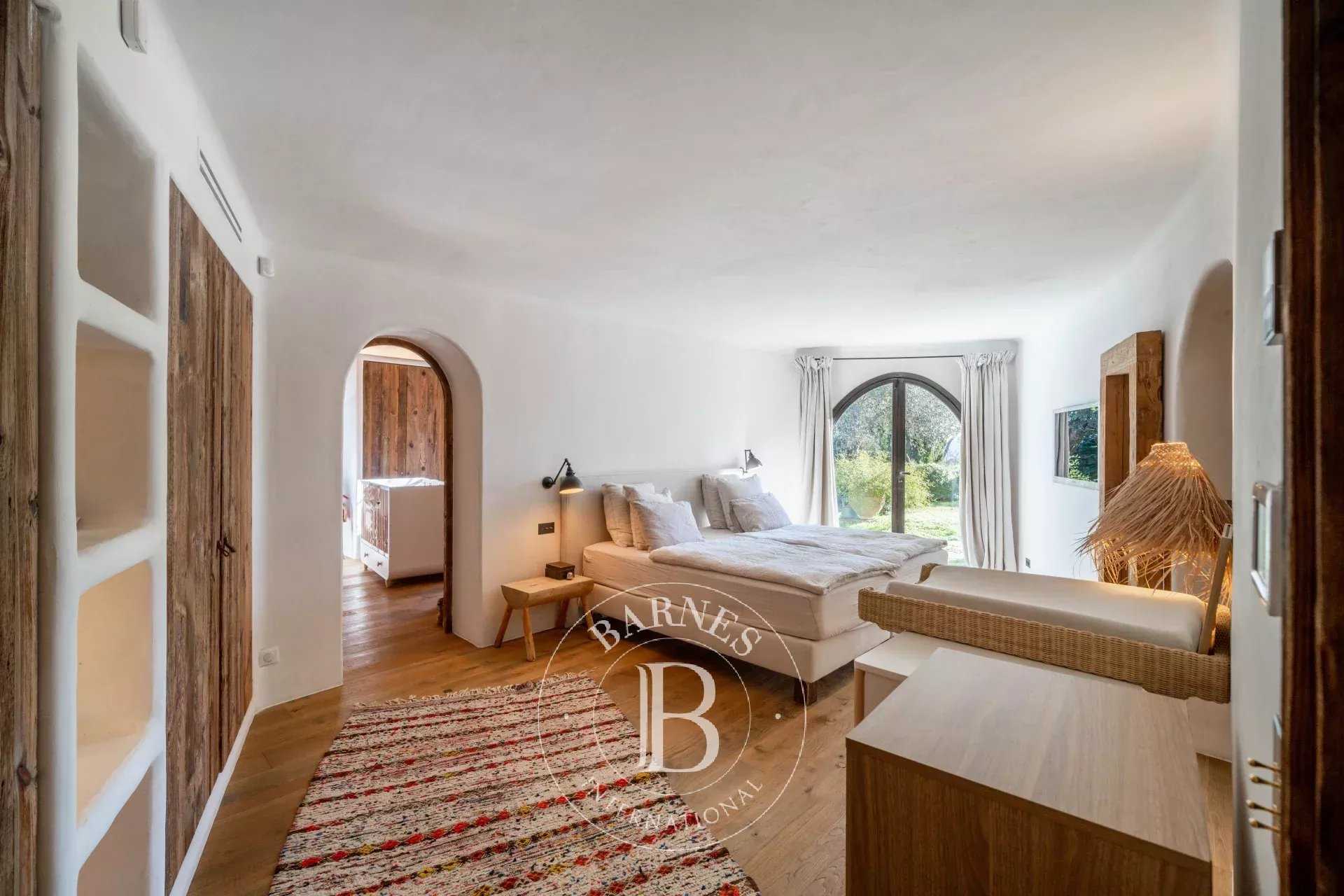 Mougins  - Villa 12 Pi&egrave;ces 7 Chambres