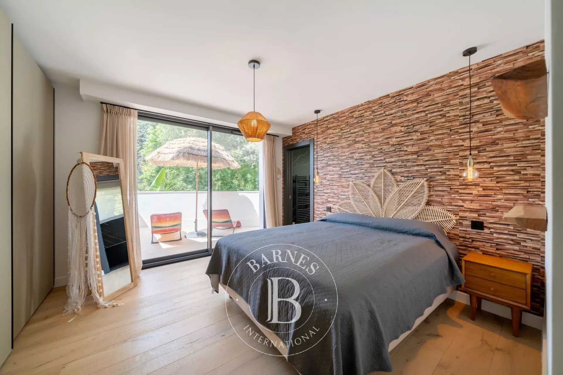 Mougins  - Maison 7 Pi&egrave;ces 3 Chambres