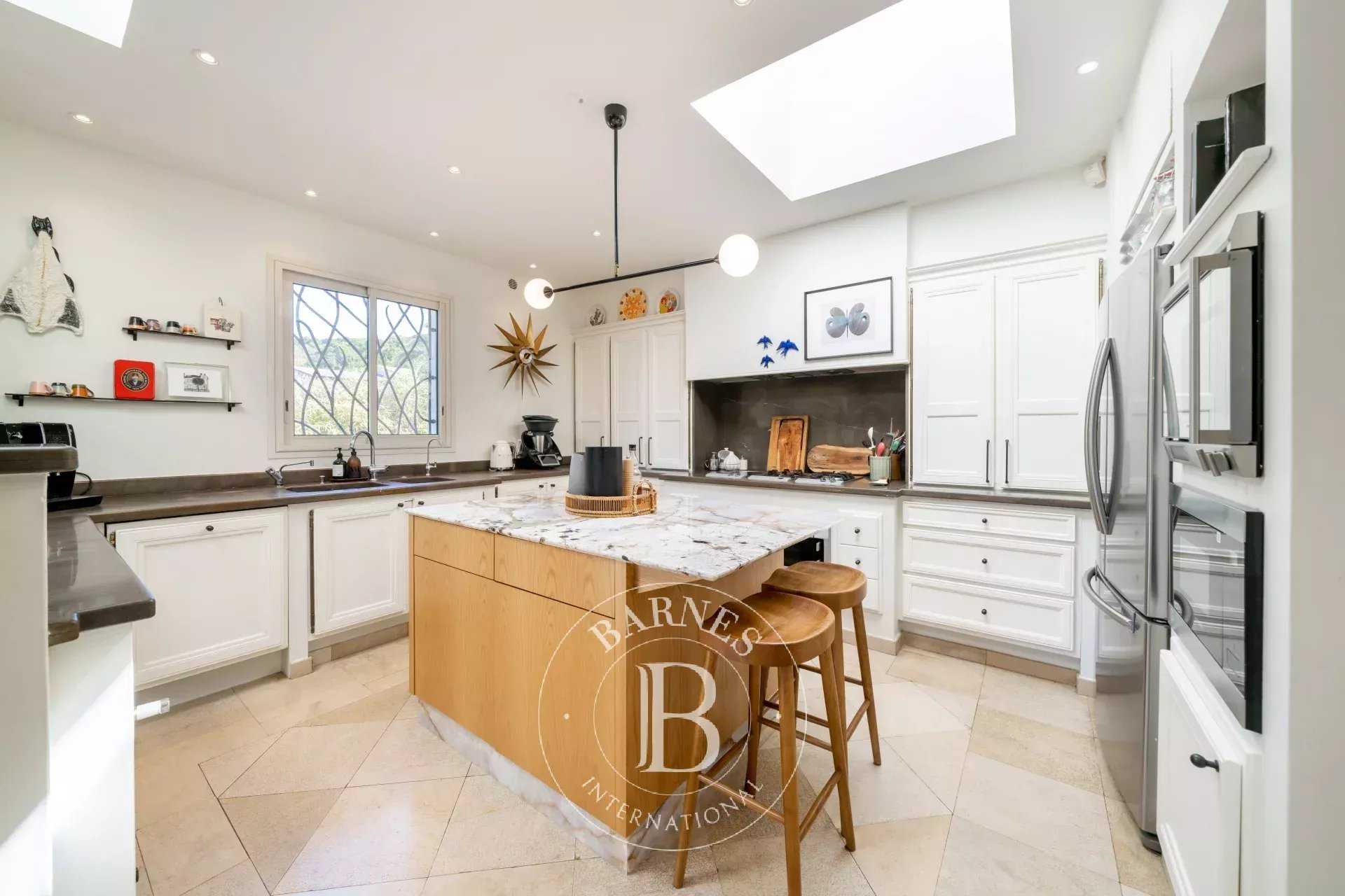 Mougins  - Maison 9 Pi&egrave;ces 5 Chambres