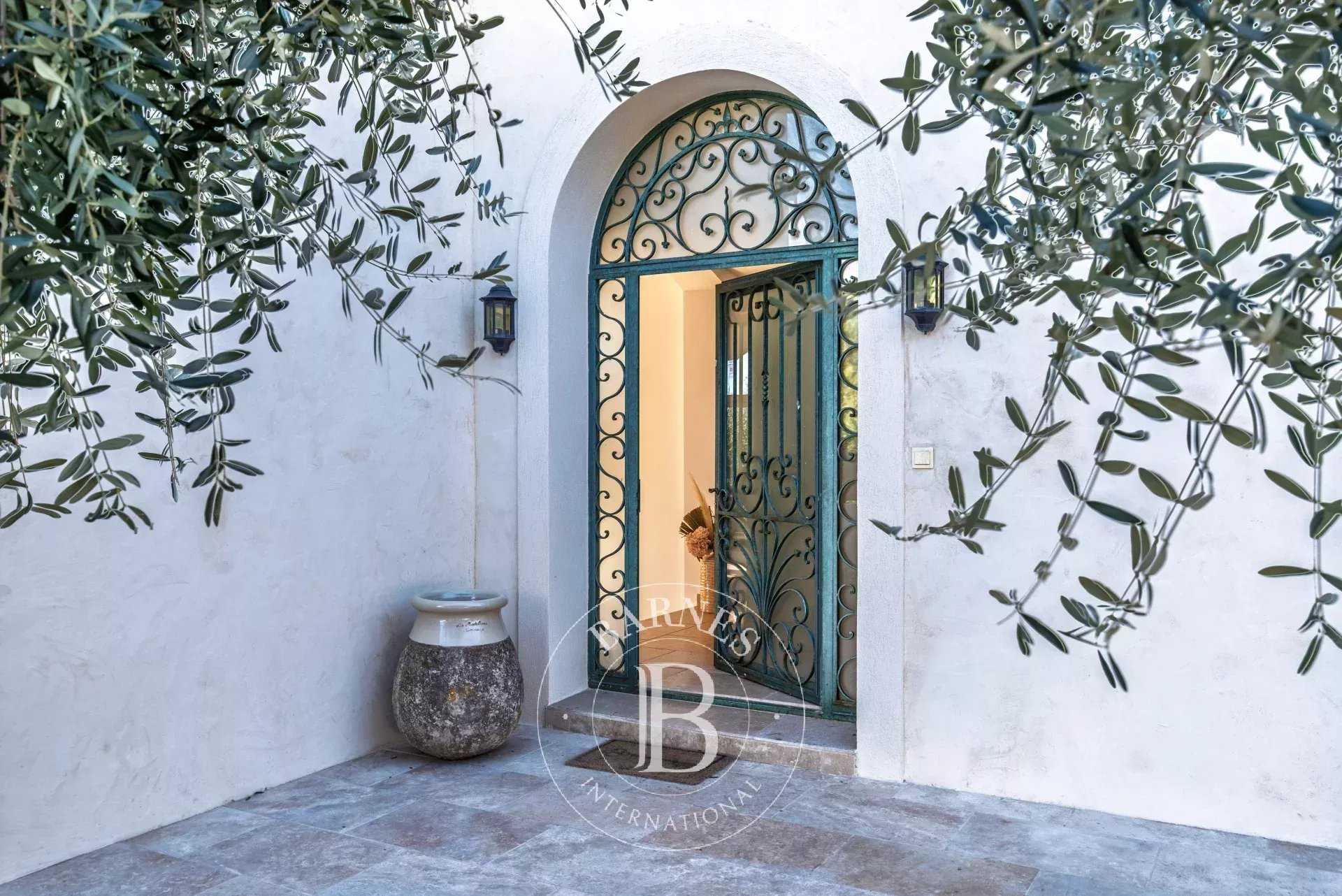 Grasse  - Villa 8 Pièces 6 Chambres