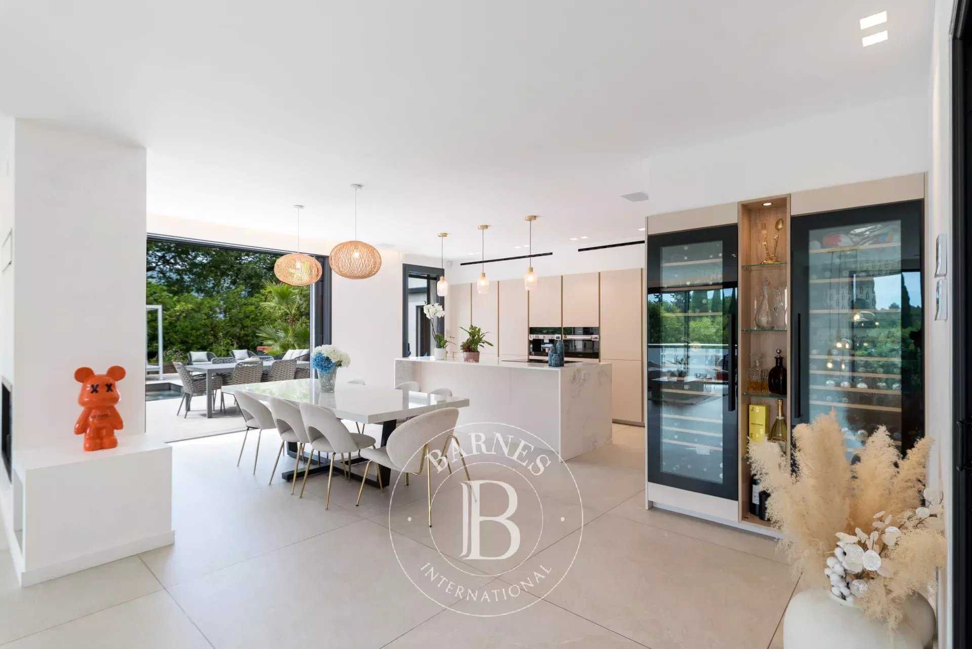 Valbonne  - Maison 7 Pi&egrave;ces 6 Chambres