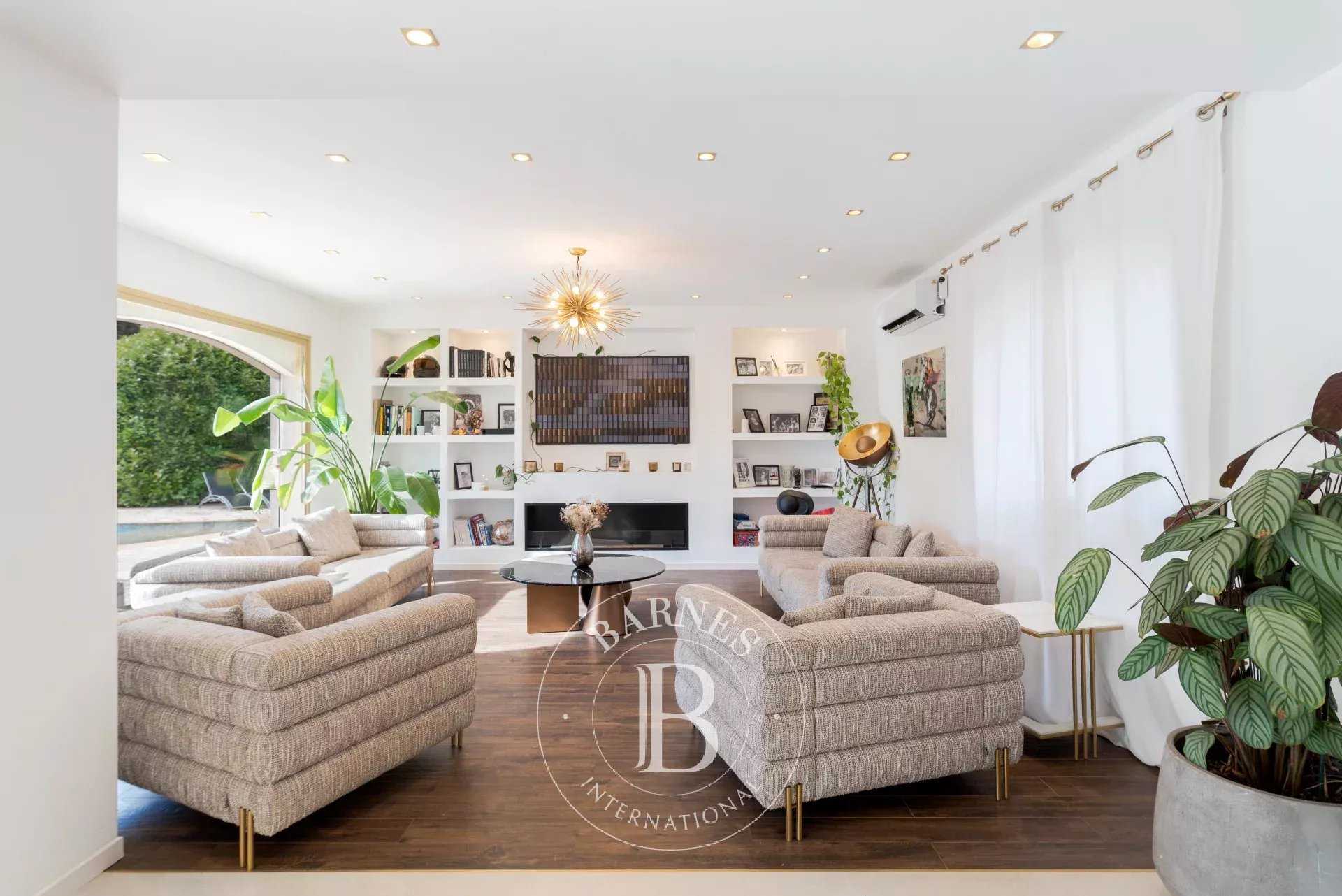 Roquefort-les-Pins  - Villa 7 Pi&egrave;ces 5 Chambres