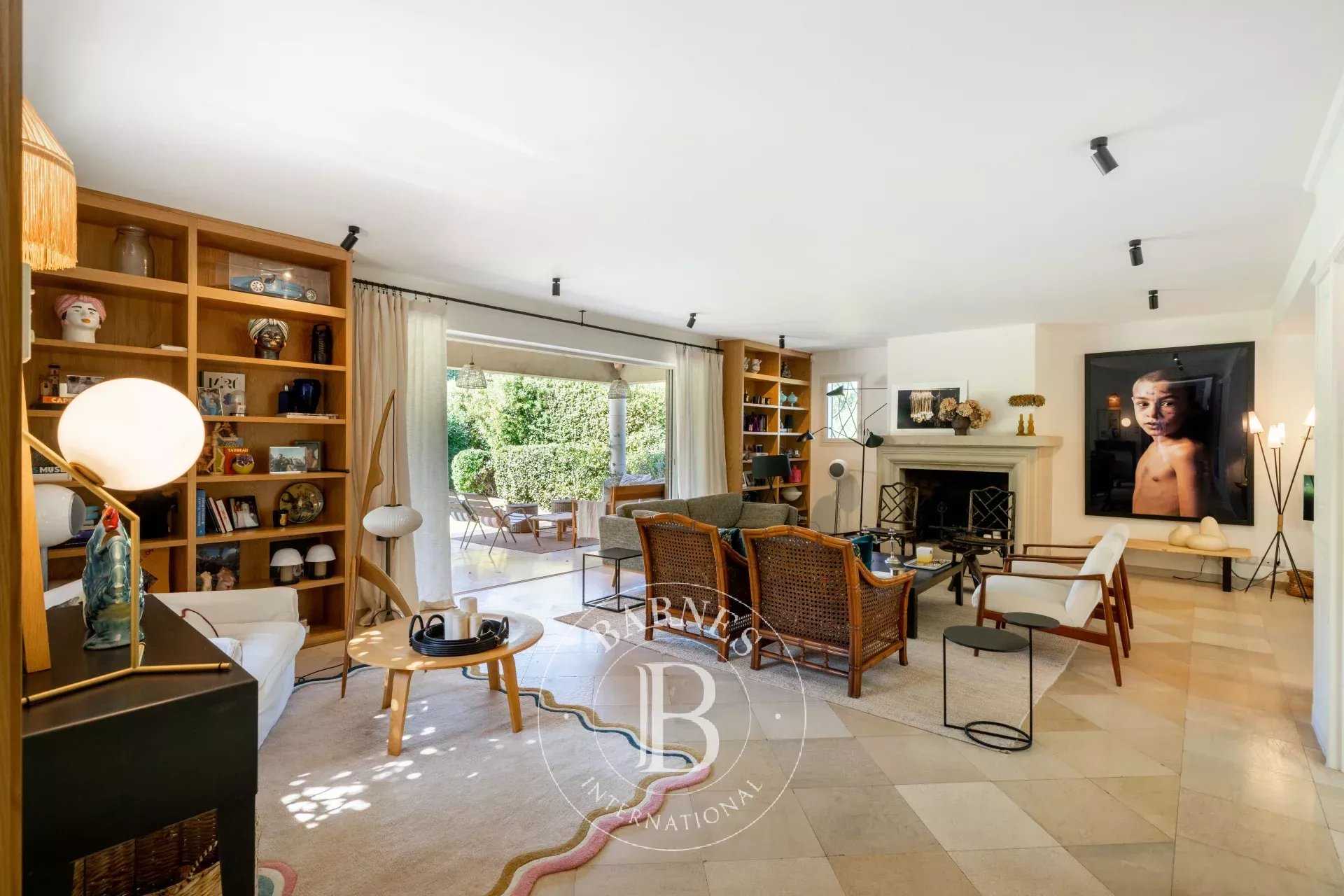 Mougins  - Maison 9 Pièces 5 Chambres