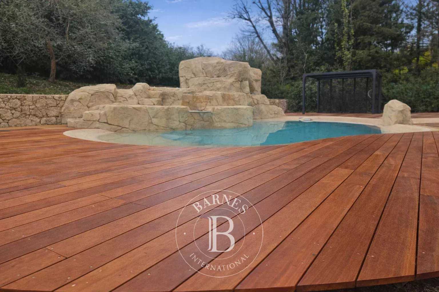 Roquefort-les-Pins  - Maison 6 Pi&egrave;ces 4 Chambres