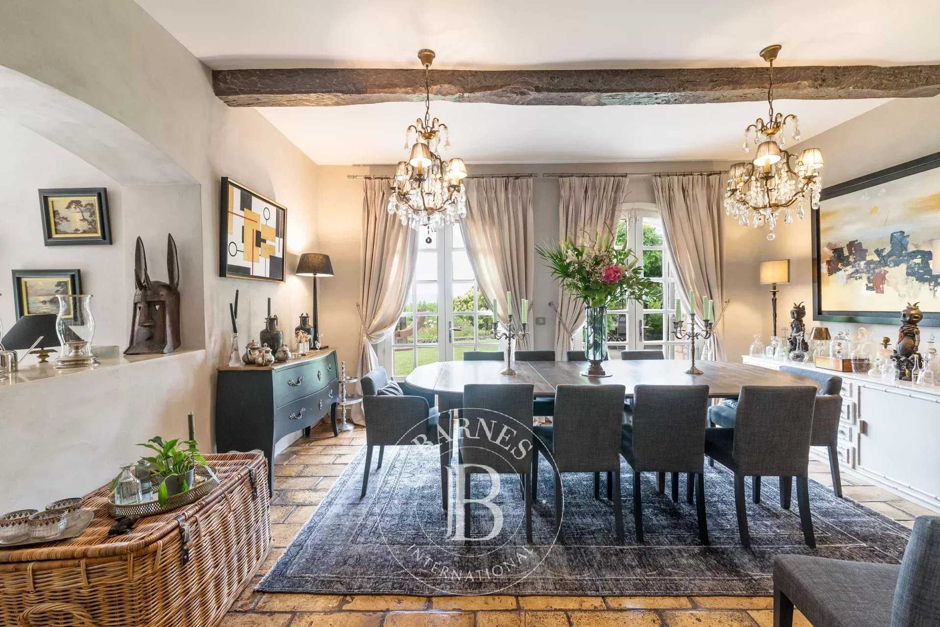 Mougins  - Villa 8 Pi&egrave;ces 5 Chambres