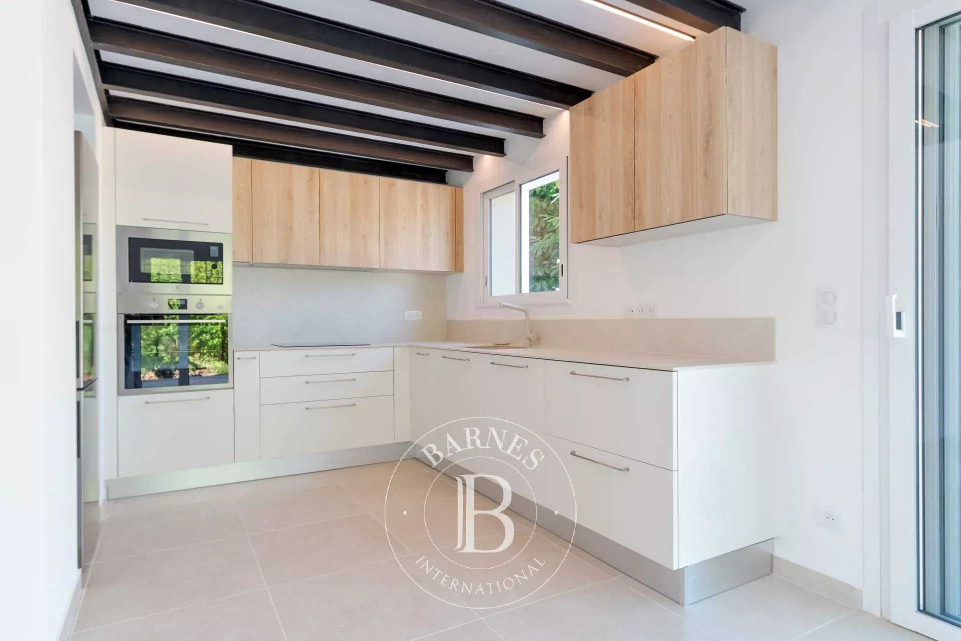 Biot  - Villa 5 Pi&egrave;ces 3 Chambres