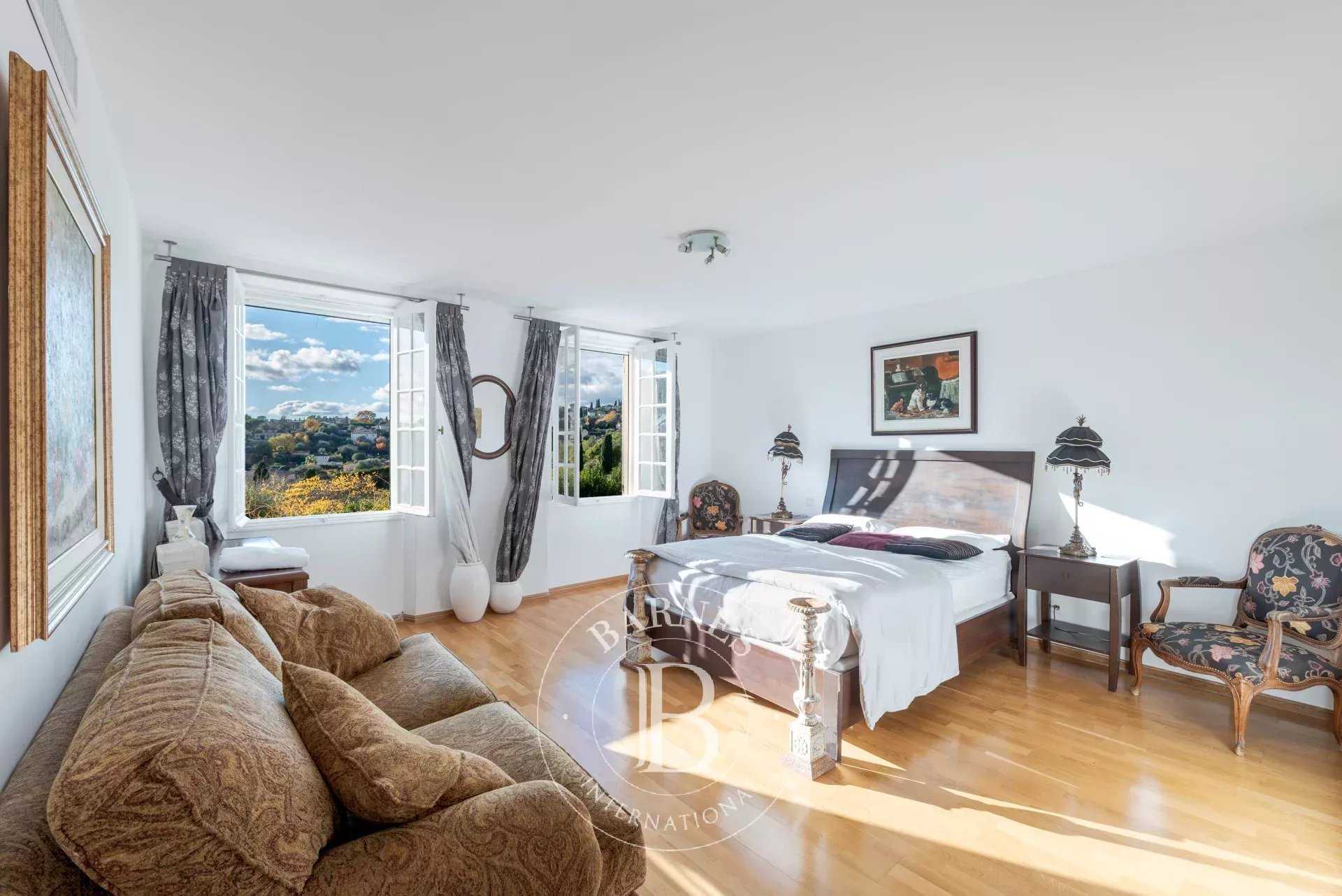 Grasse  - Villa 8 Pi&egrave;ces 6 Chambres