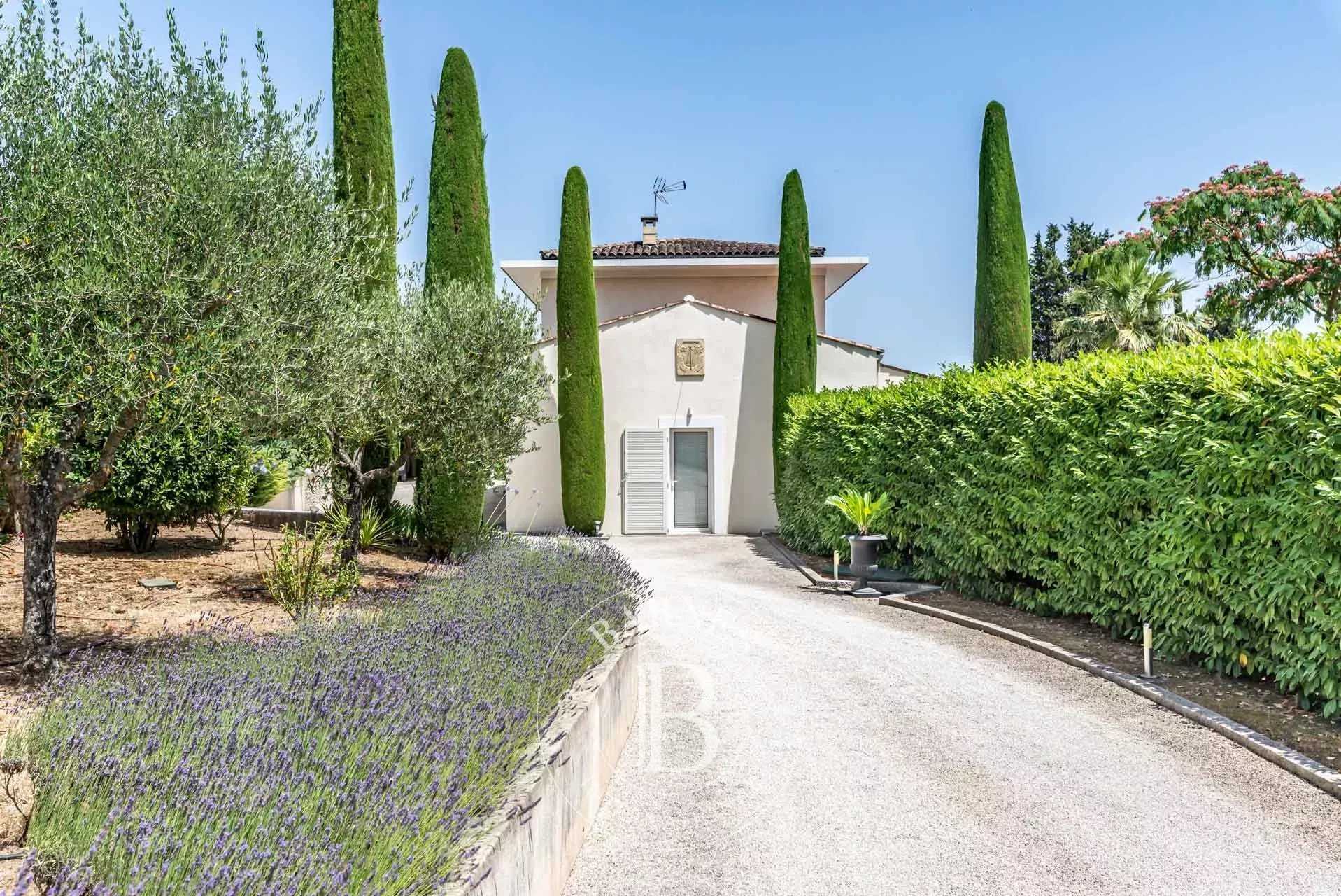 Valbonne  - Villa 7 Pi&egrave;ces 5 Chambres