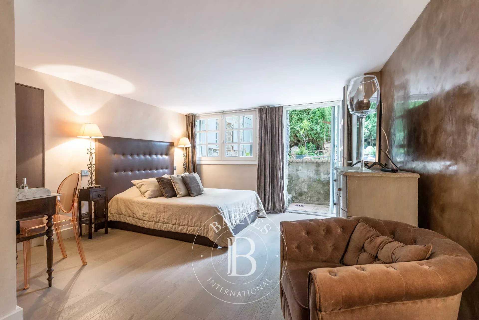 Mougins  - Villa 8 Pi&egrave;ces 5 Chambres