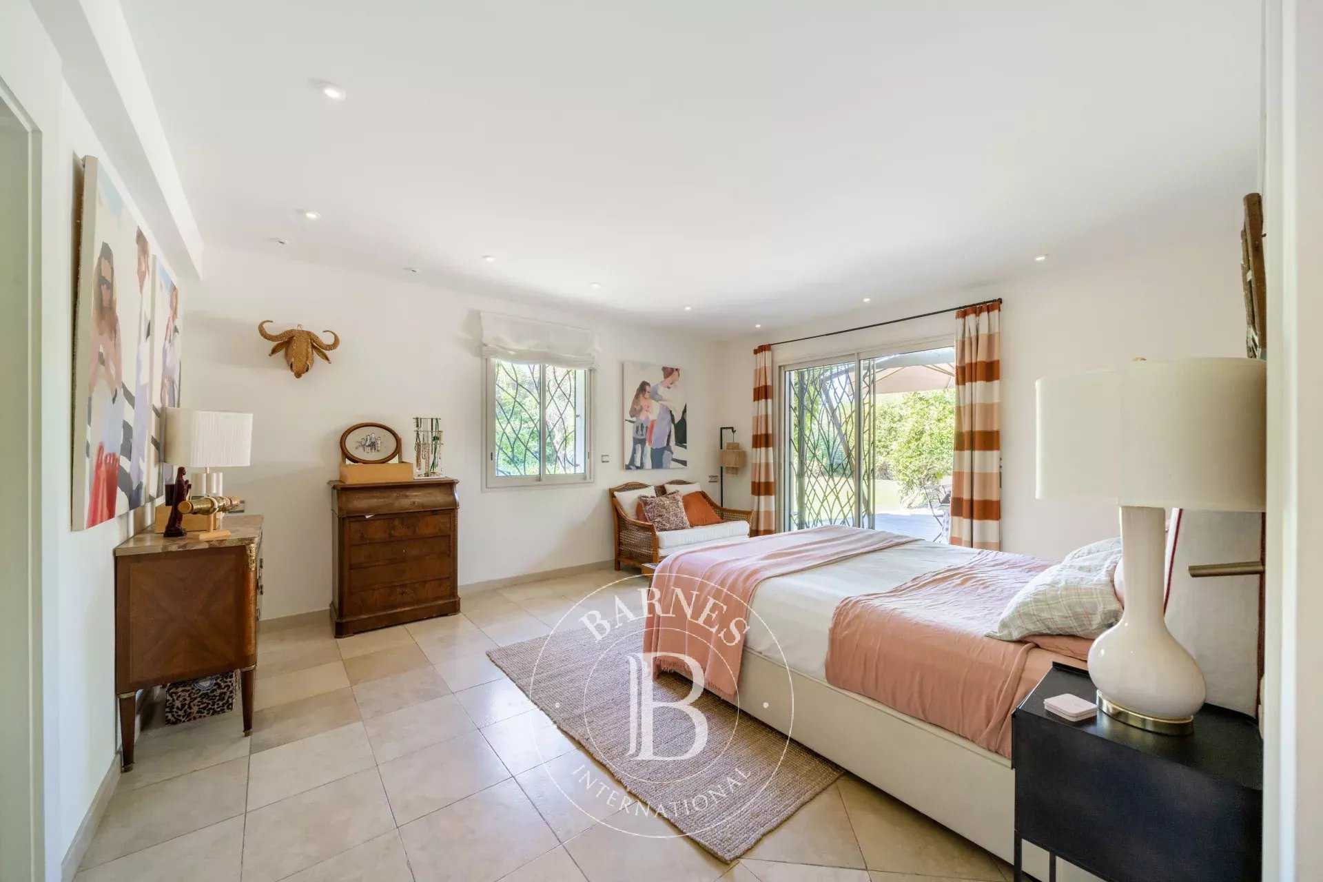 Mougins  - Maison 9 Pi&egrave;ces 5 Chambres