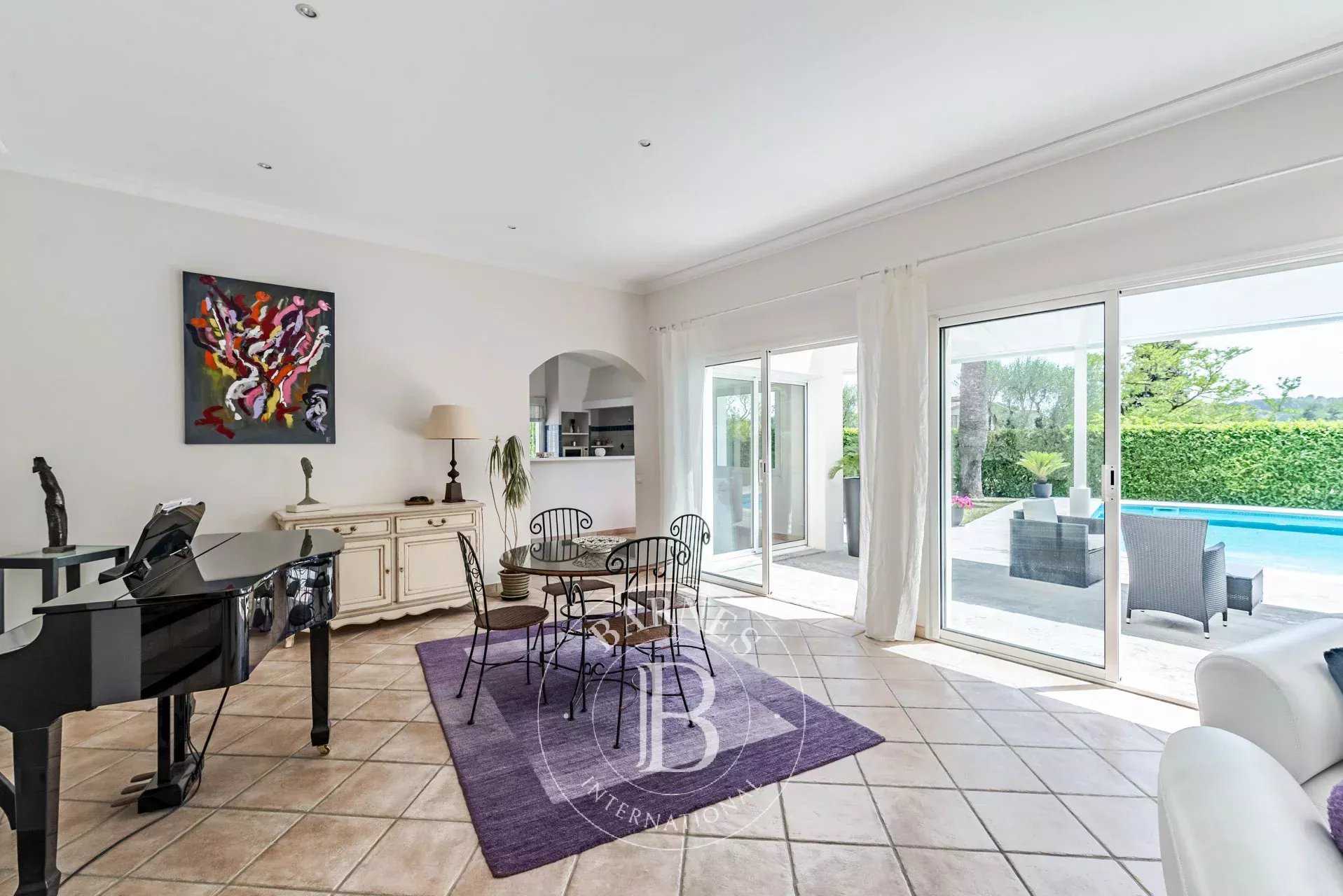 Valbonne  - Villa 7 Pi&egrave;ces 5 Chambres