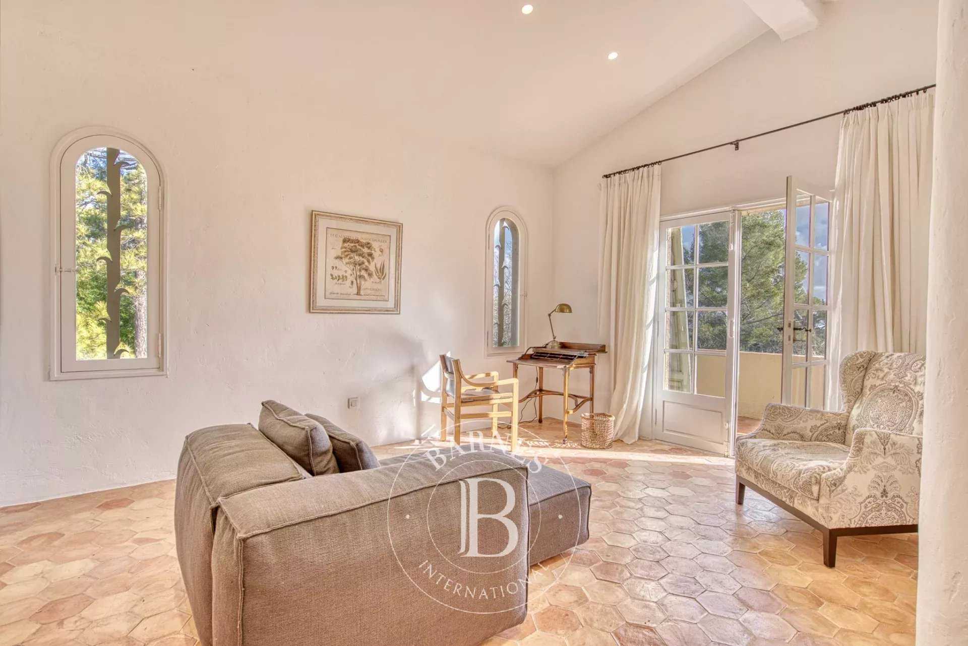 Mouans-Sartoux  - Maison 7 Pi&egrave;ces 5 Chambres