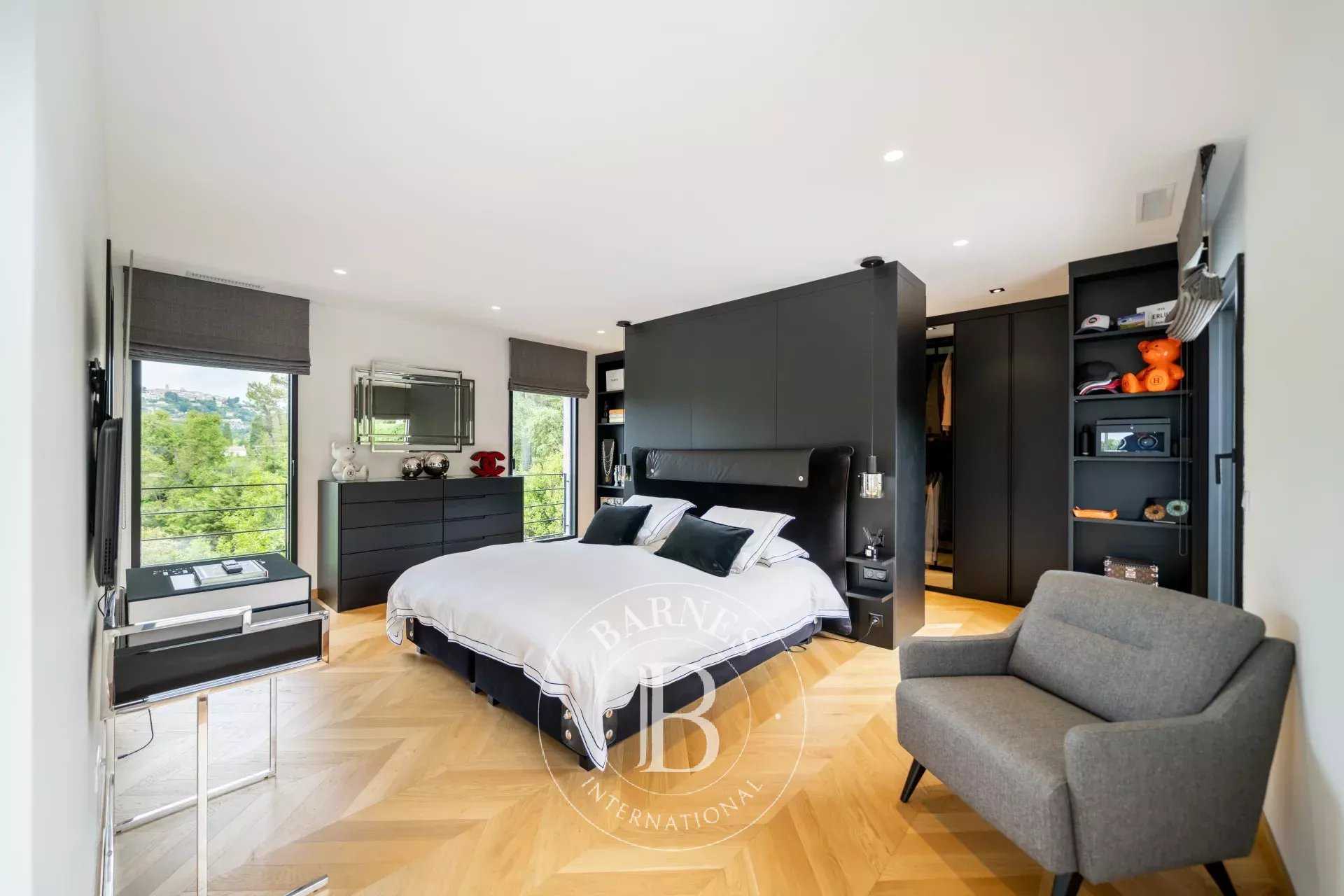 Mougins  - Maison 7 Pi&egrave;ces 4 Chambres