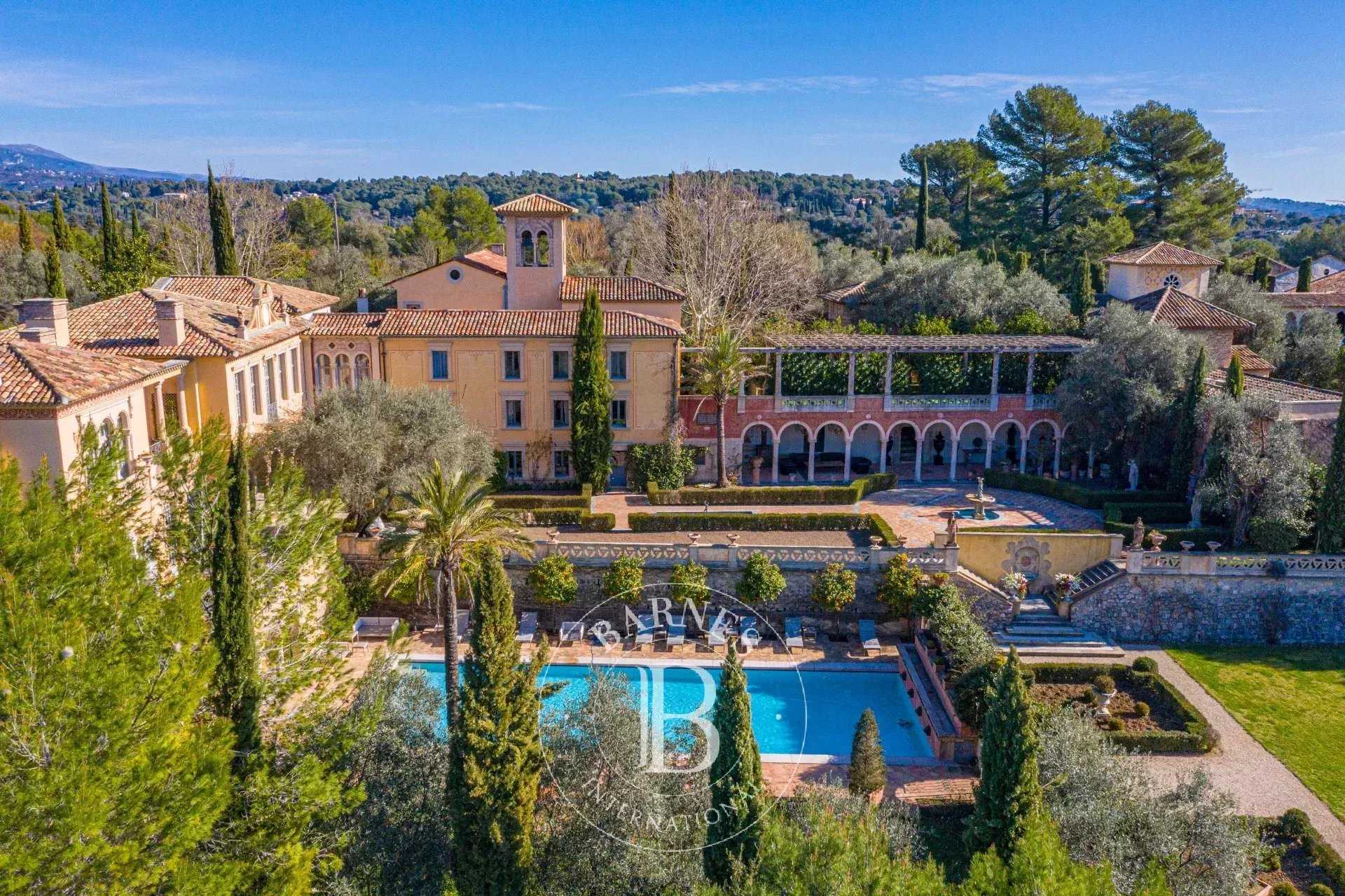 Elegant chateau on magnificent grounds picture 20