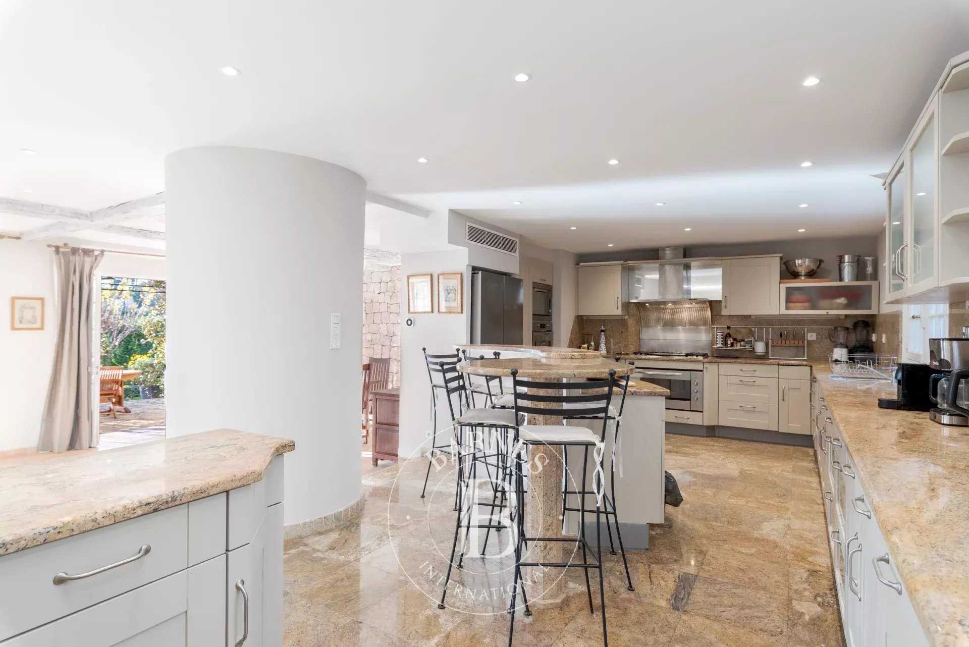 Grasse  - Villa 8 Pi&egrave;ces 6 Chambres