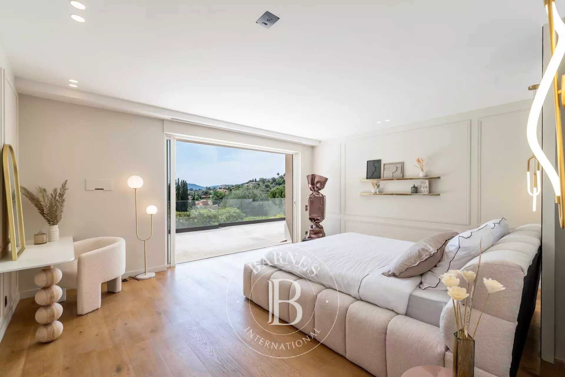 Mougins  - Villa 7 Pi&egrave;ces 5 Chambres