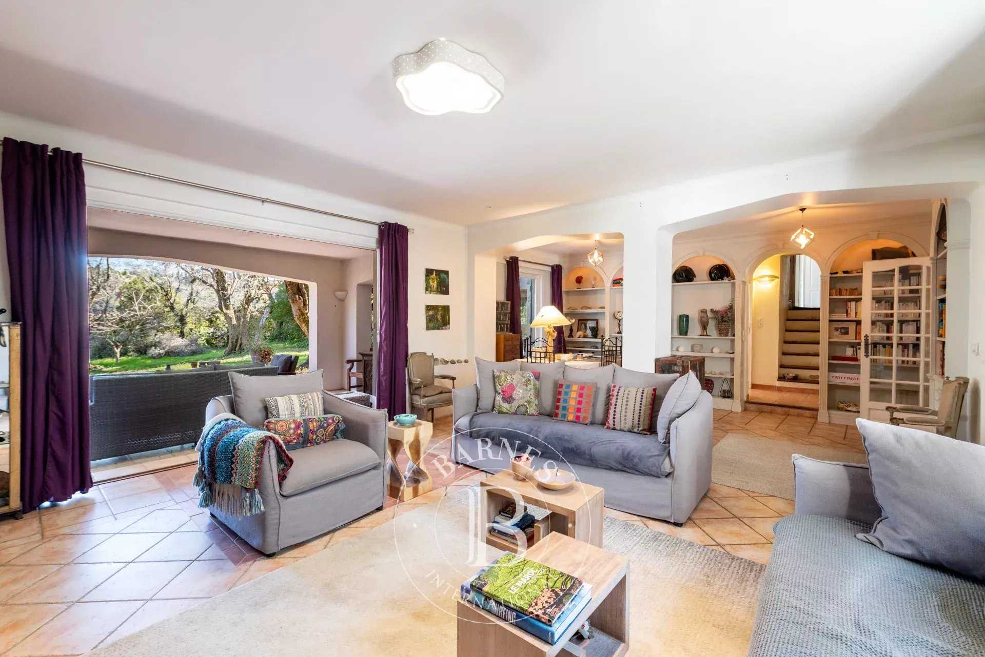 Mougins  - Maison 7 Pi&egrave;ces 5 Chambres