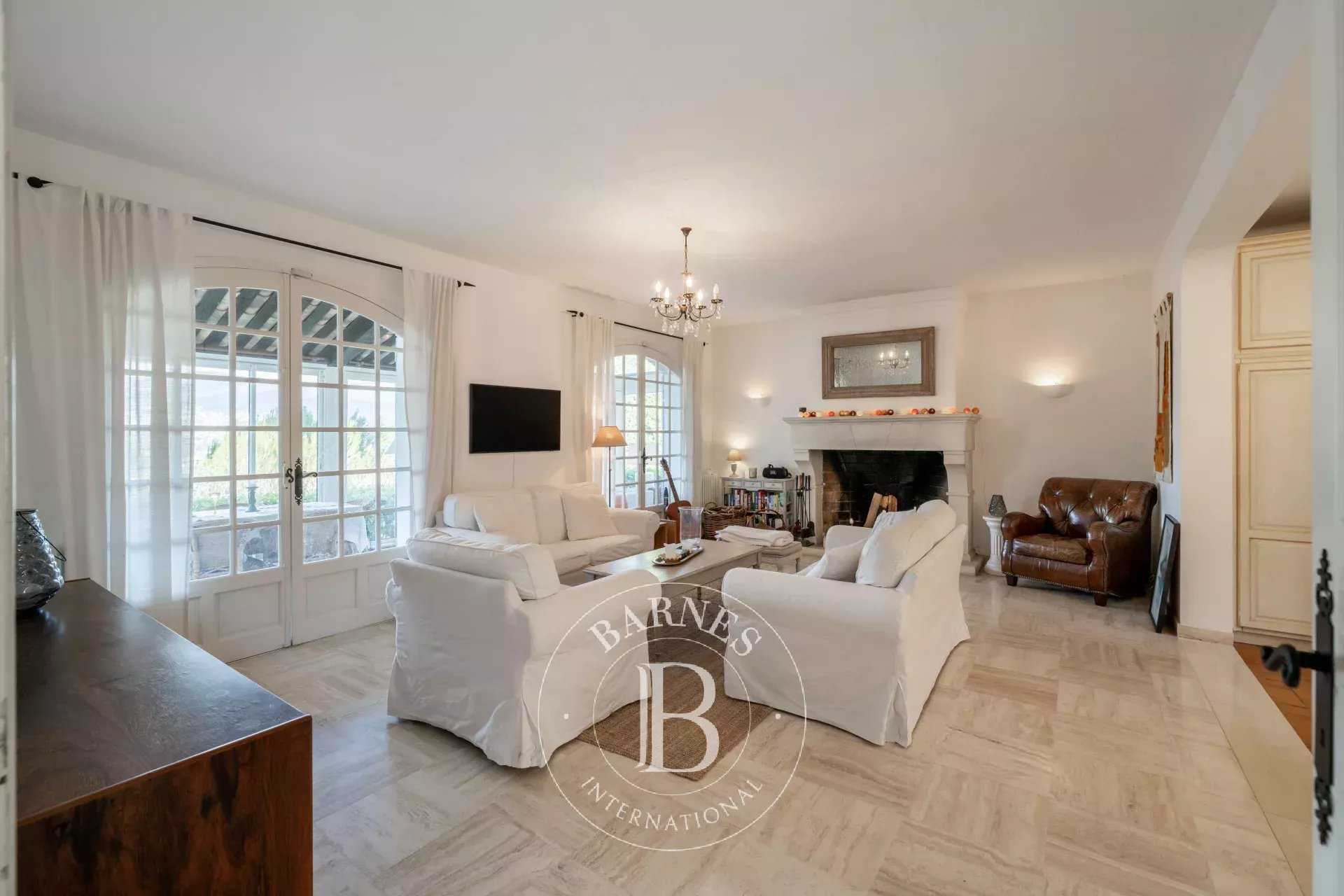 Mougins  - Maison 6 Pi&egrave;ces 4 Chambres