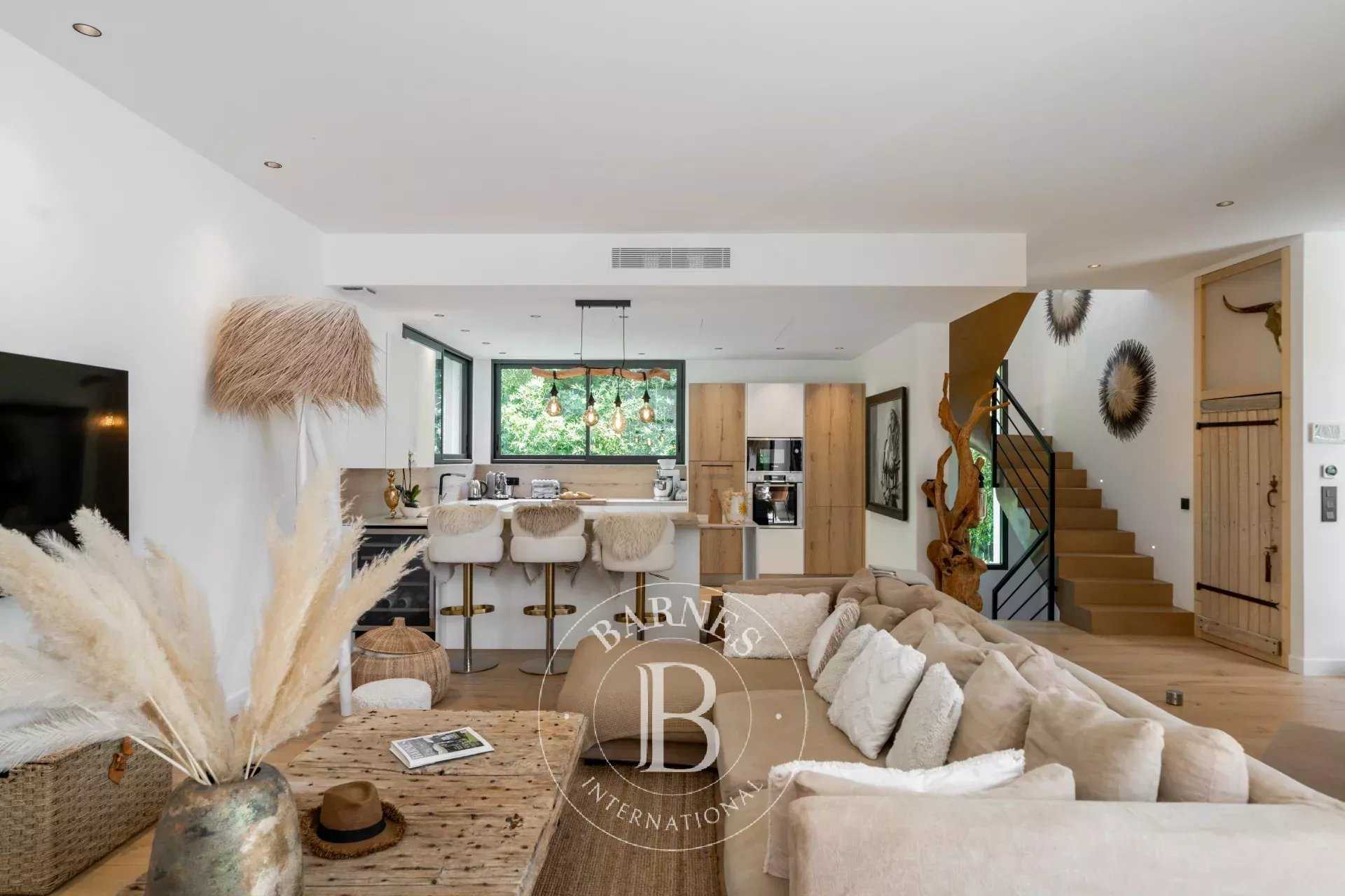 Mougins  - Maison 7 Pi&egrave;ces 3 Chambres