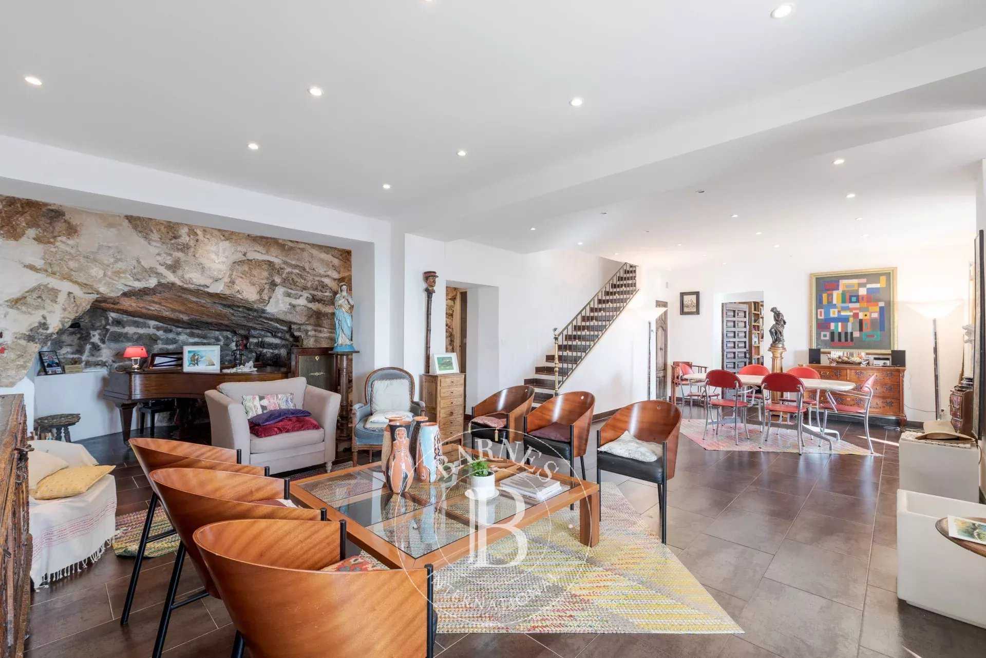 Grasse  - Villa 8 Pi&egrave;ces 7 Chambres