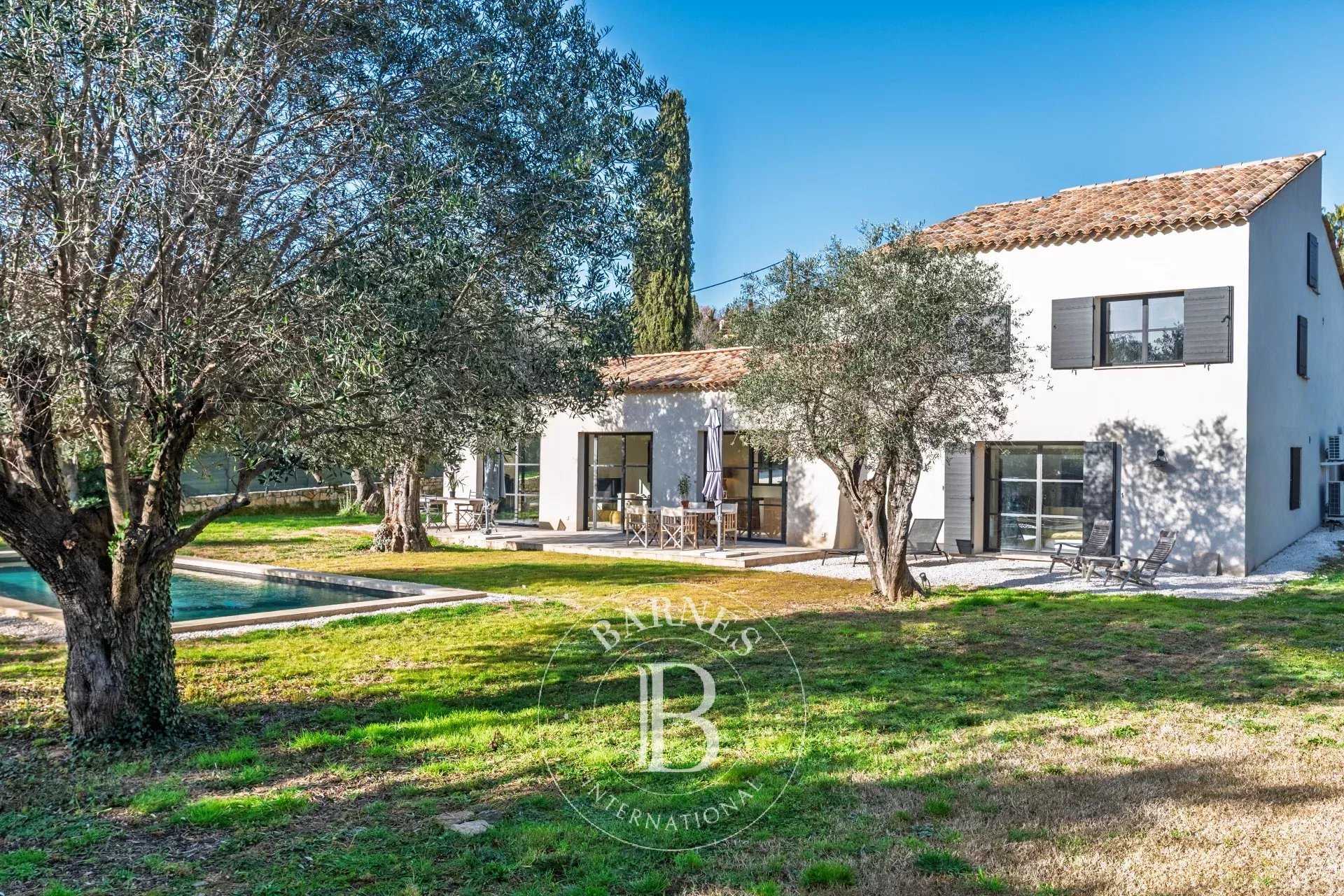 Valbonne  - Maison 5 Pi&egrave;ces 4 Chambres